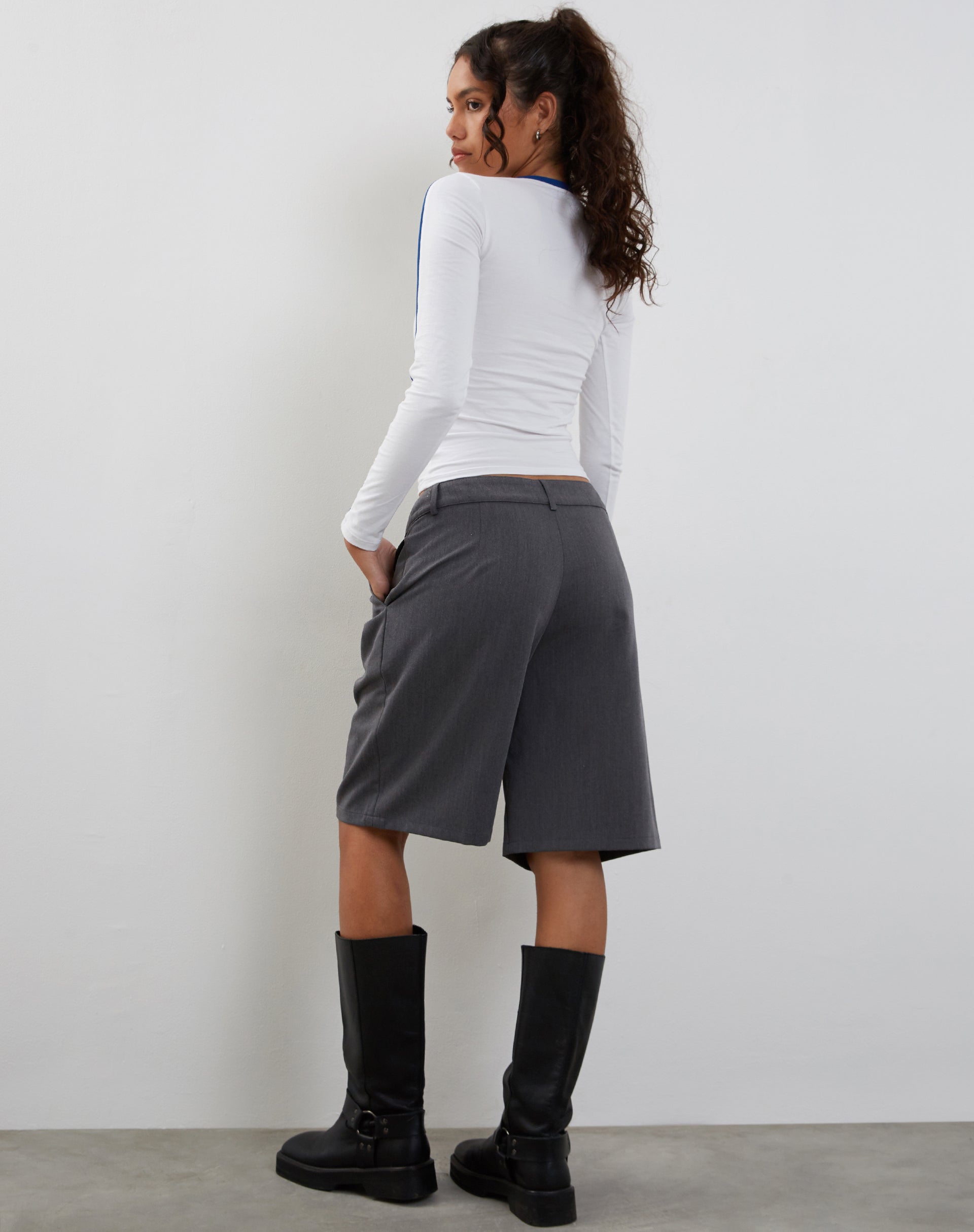 Image de Bonija Long Sleeve Top in White with Cobalt Binding