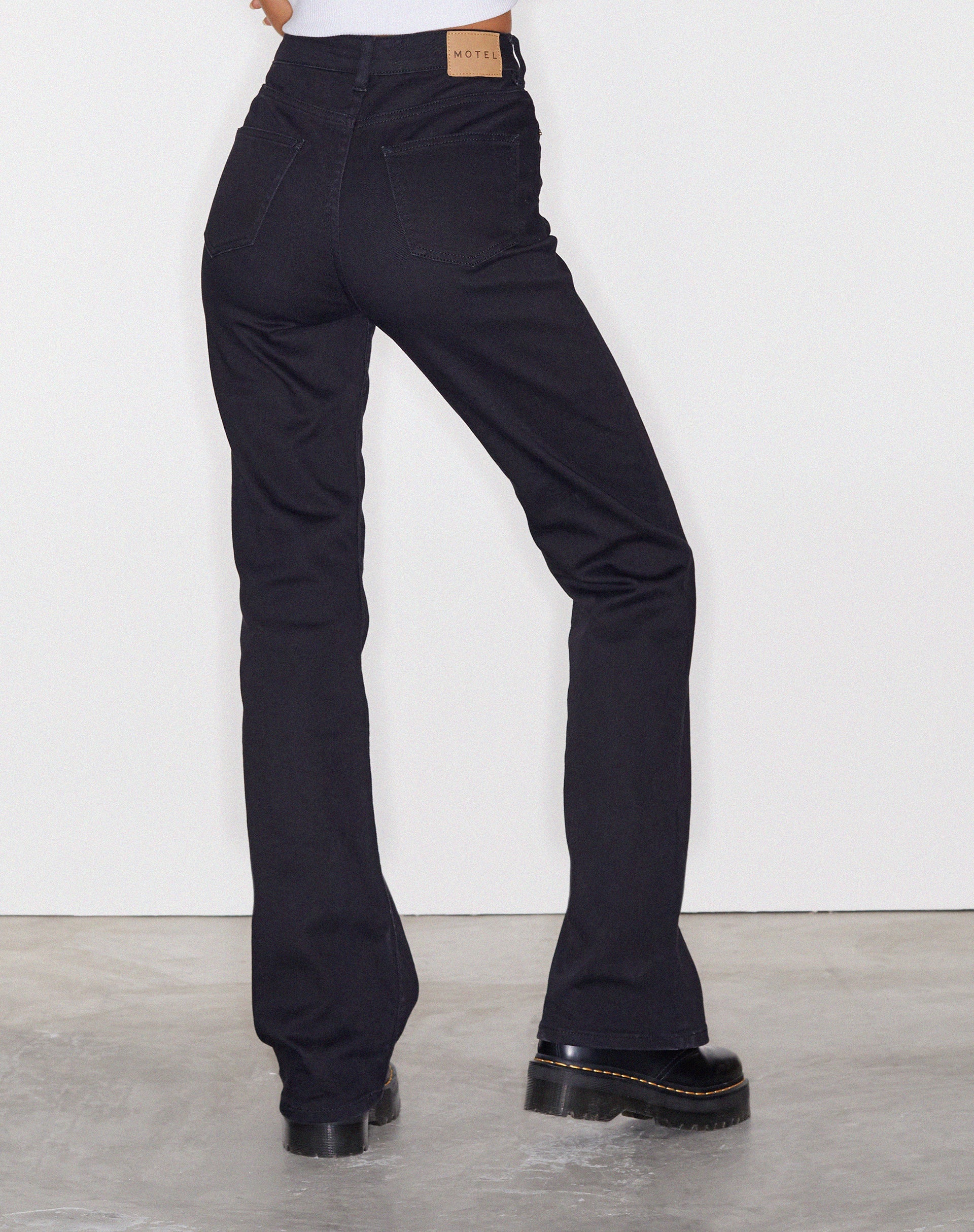 image de Bootleg Jeans in Black