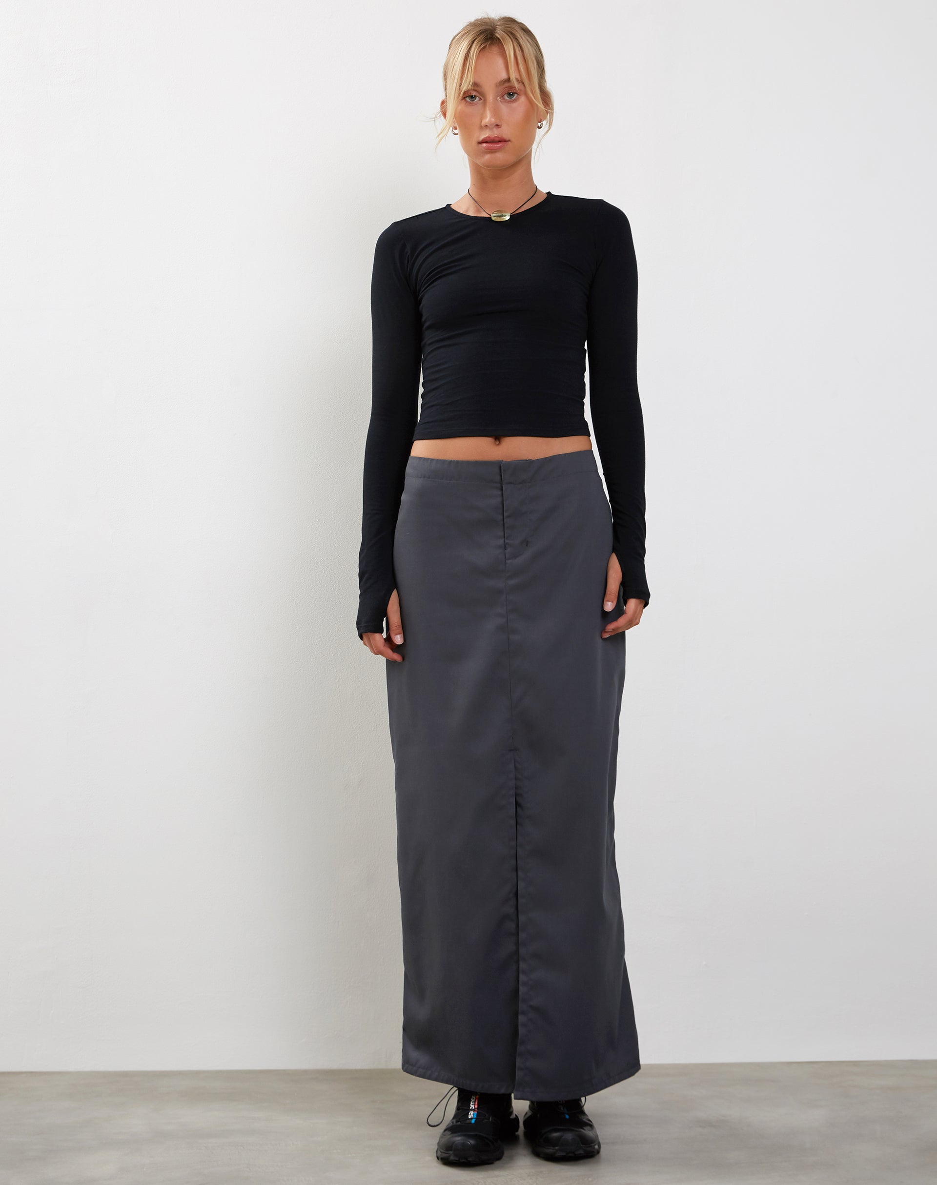 Image de Bouse Long Sleeve Thumbhole Top in Black