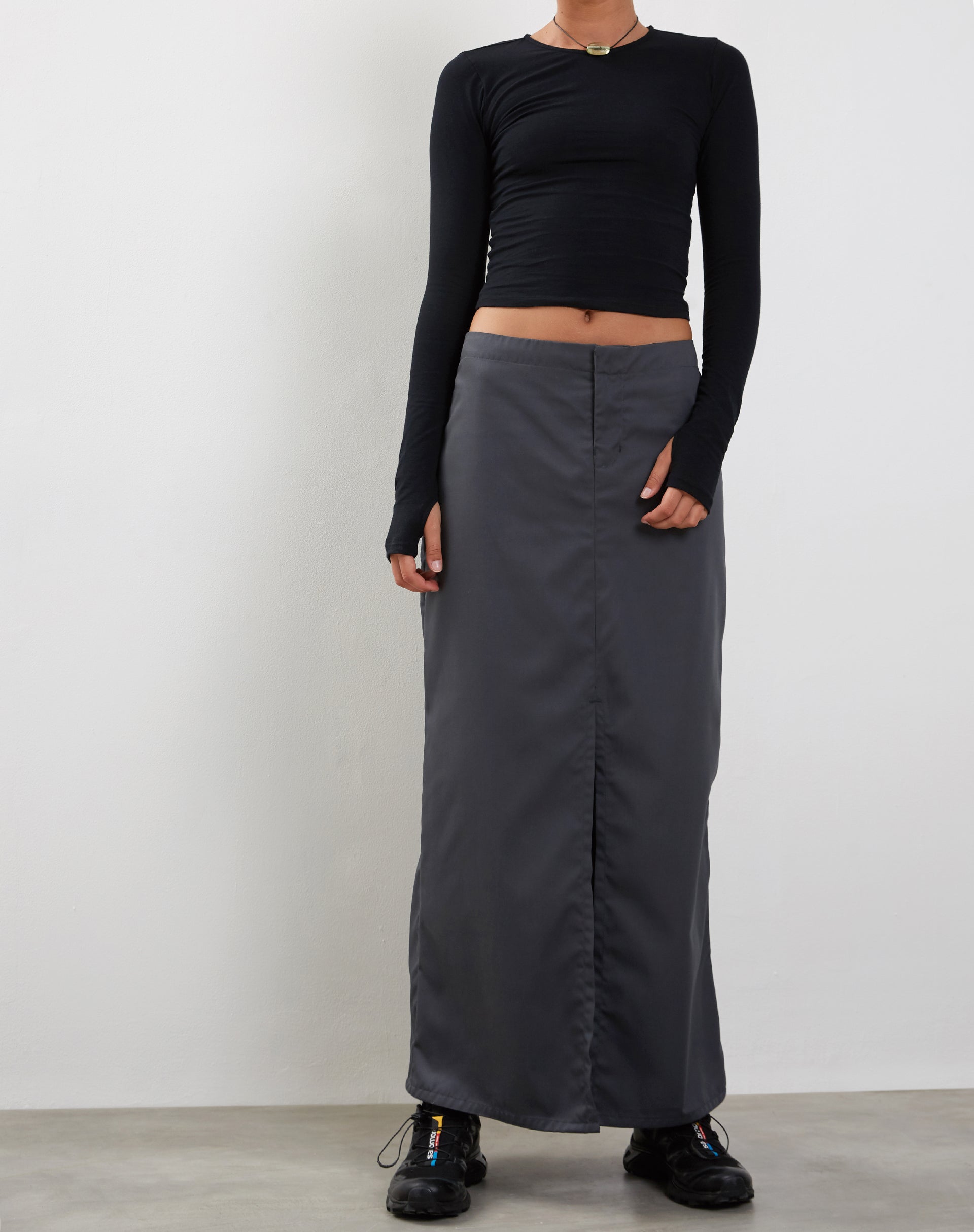 Image de Bouse Long Sleeve Thumbhole Top in Black