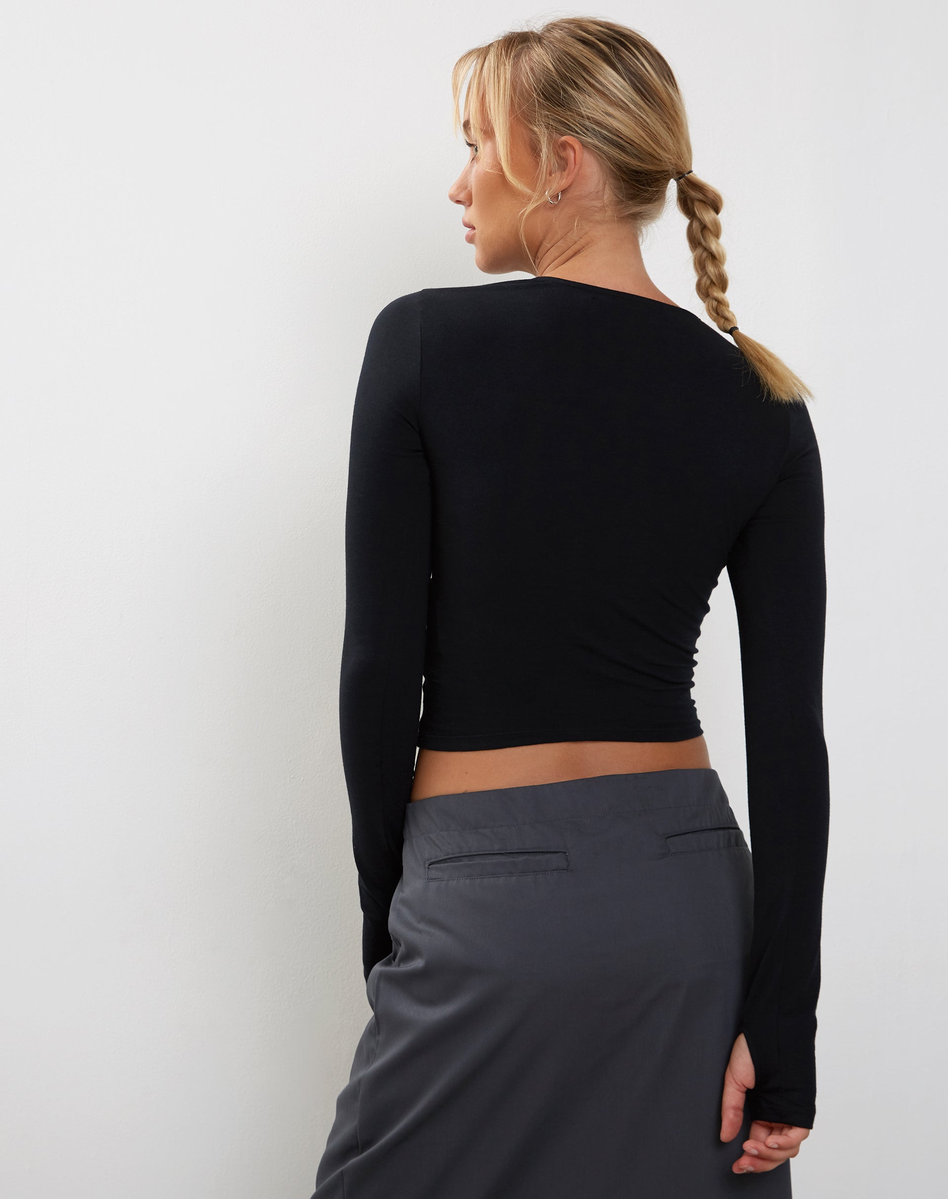 Image de Bouse Long Sleeve Thumbhole Top in Black