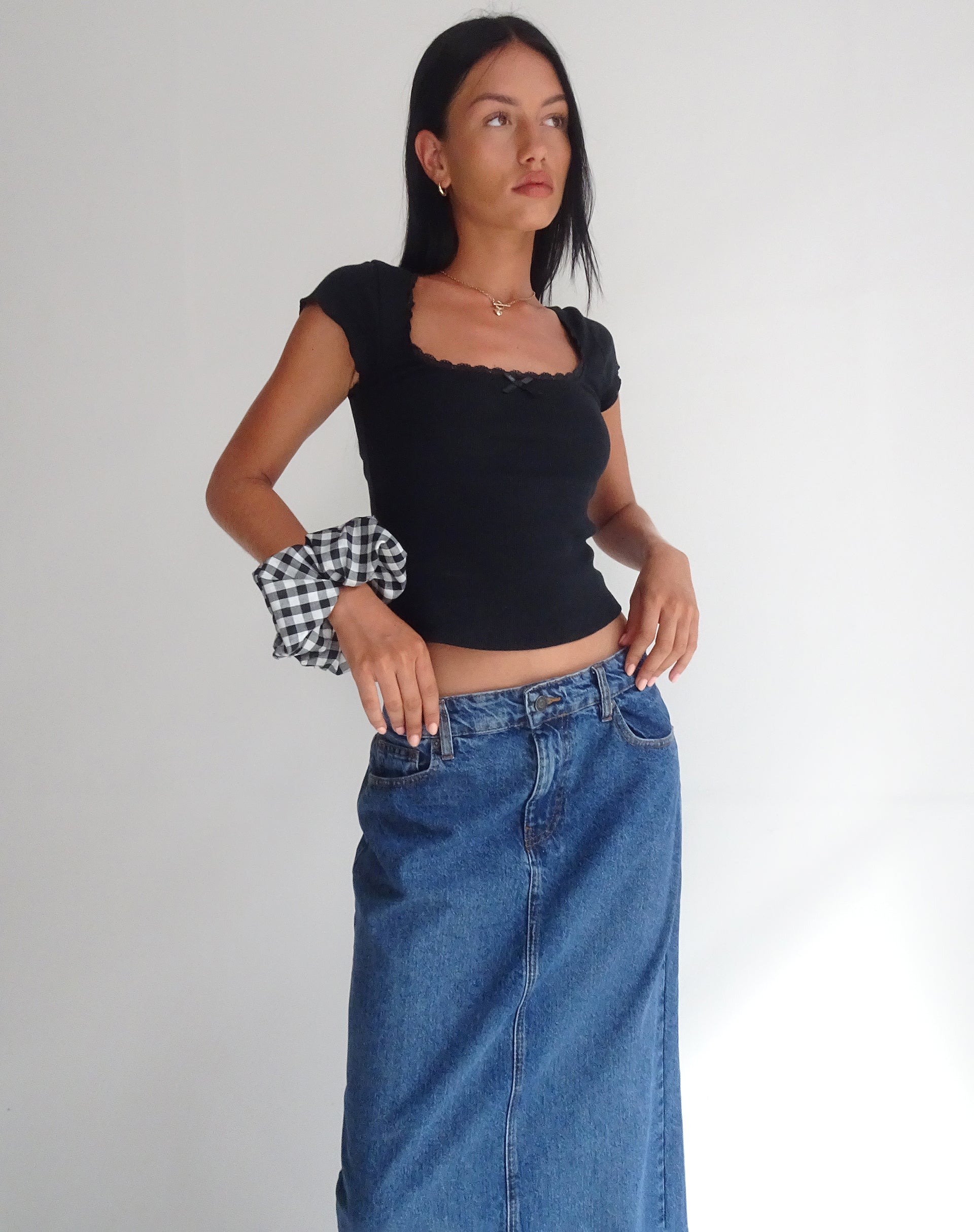 Image de Bovillo Cap Sleeve Top in Black Ribbed Jersey