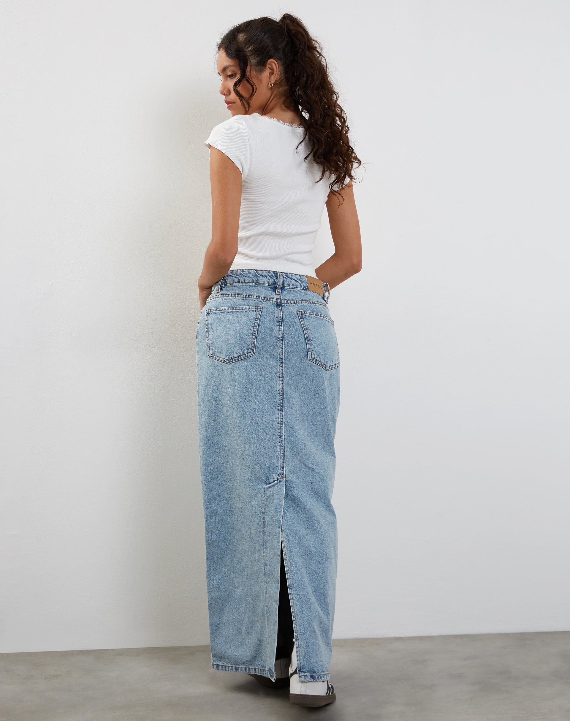 Image de Jupe longue en denim à taille basse en denim bleach