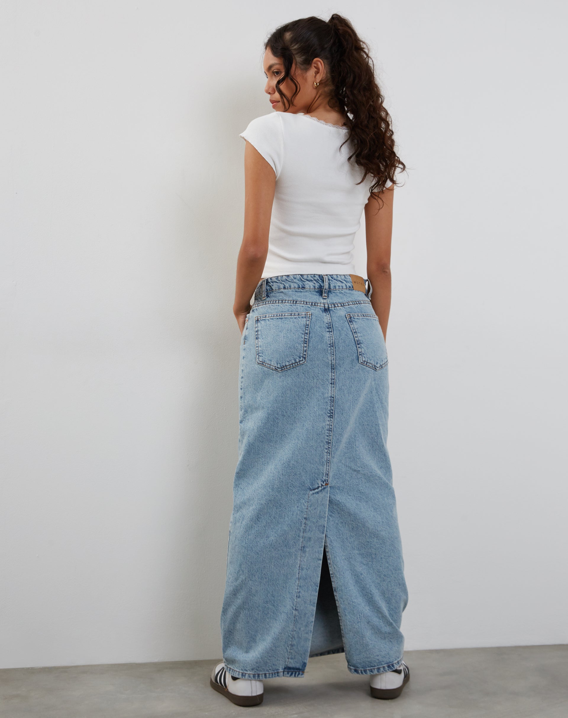 Image de Jupe longue en denim à taille basse en denim bleach