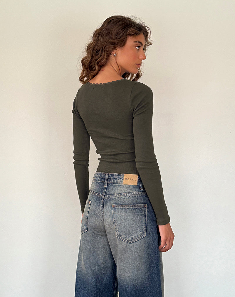 Image de Bovita Long Sleeve Ribbed Top in Olive