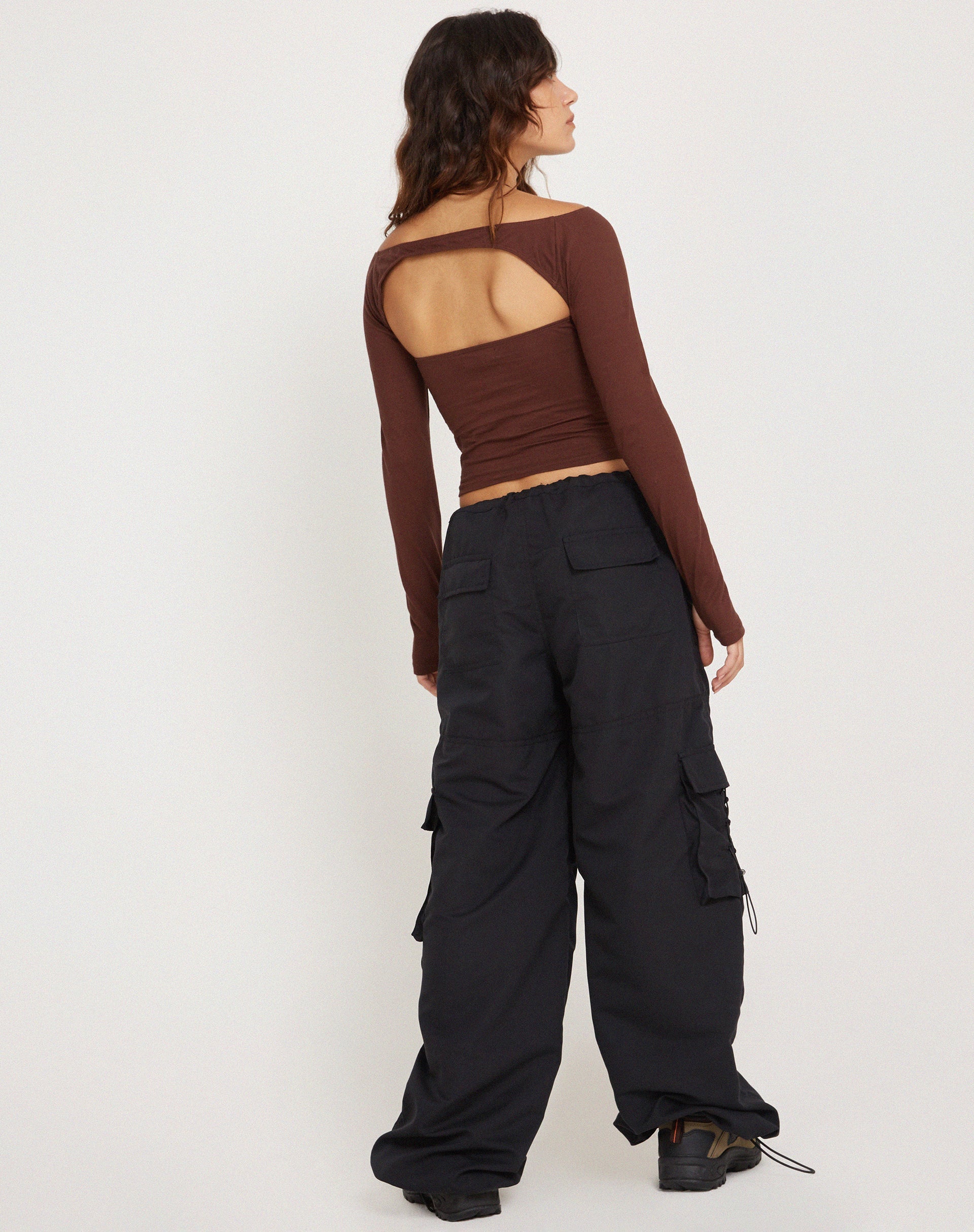 Image de Braja Long Sleeve Halterneck Top in Seal Brown