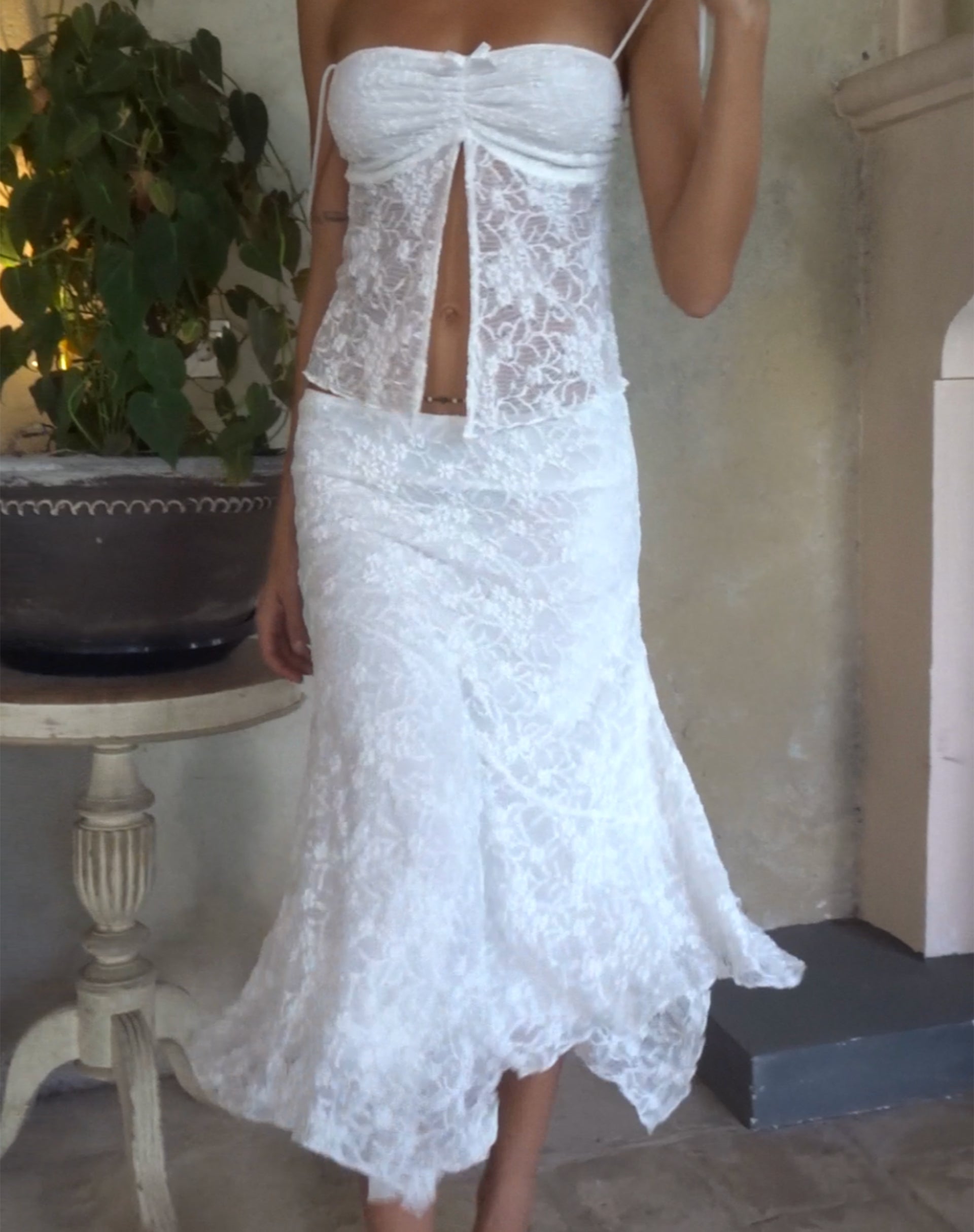 Image de Cinta Low Rise Midi Skirt in Lace Ivory (jupe midi à taille basse en dentelle)