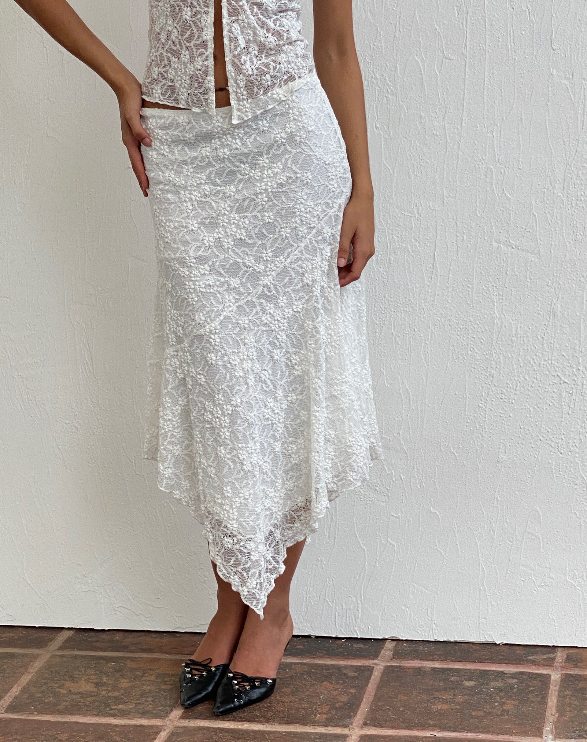 Image de Cinta Low Rise Midi Skirt in Lace Ivory (jupe midi à taille basse en dentelle)