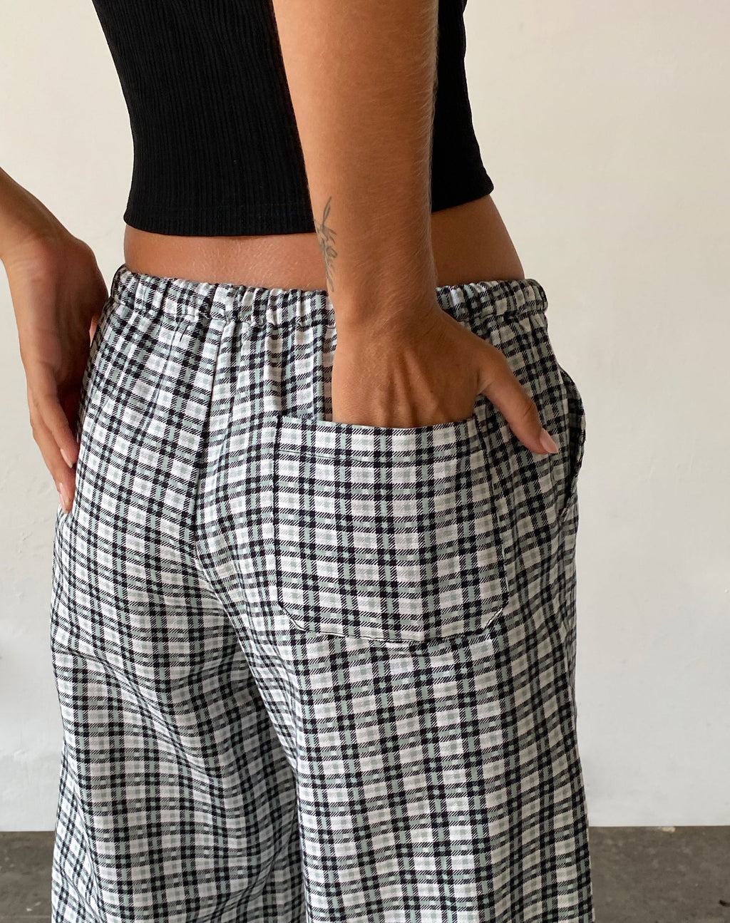 Pantalon à jambes larges Lirura, à carreaux brandebourgs