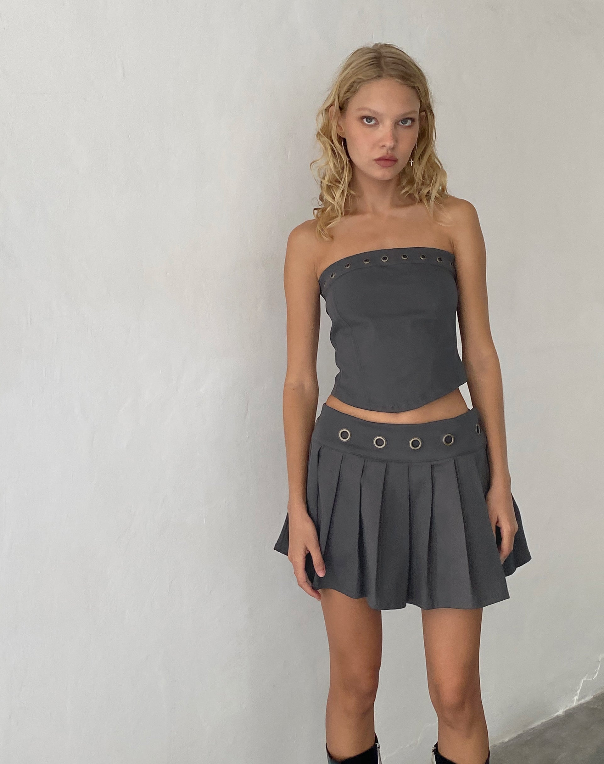 Image de la mini-jupe à œillets Caluna, gris anthracite