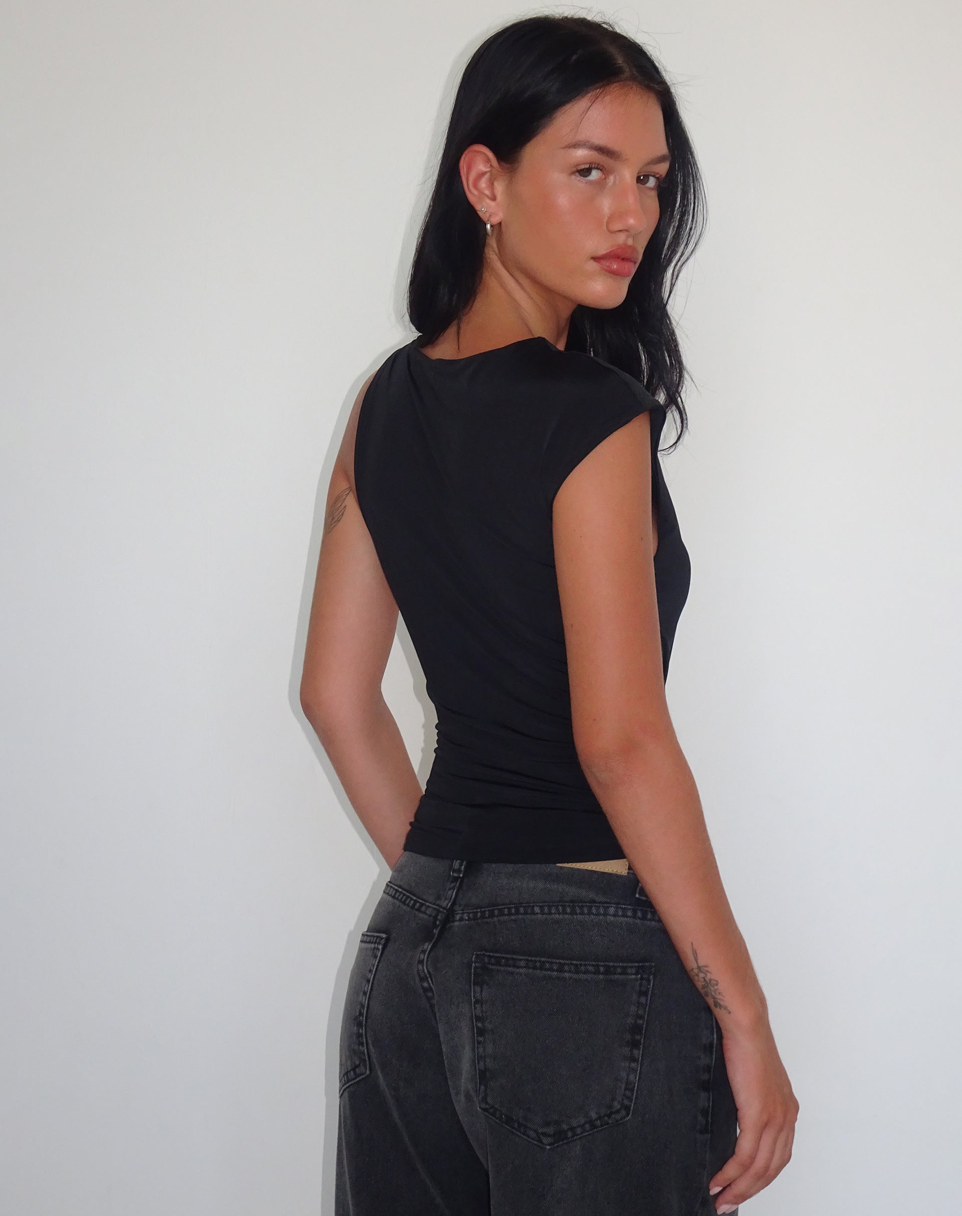 Image de Cambrie Top asymétrique sans manches en noir