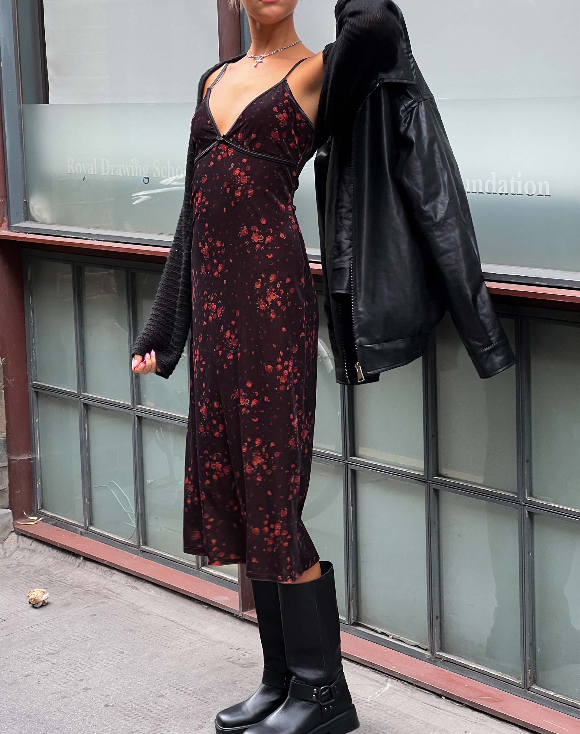 image de Camelia Maxi Dress in Rose Cluster Velvet