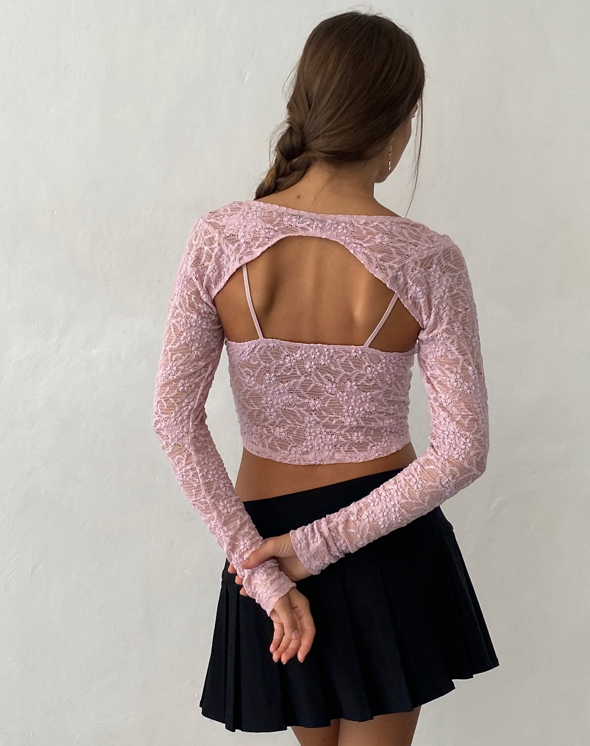 Image de l'ensemble caraco et haussement d'épaules Carlina en dentelle rose