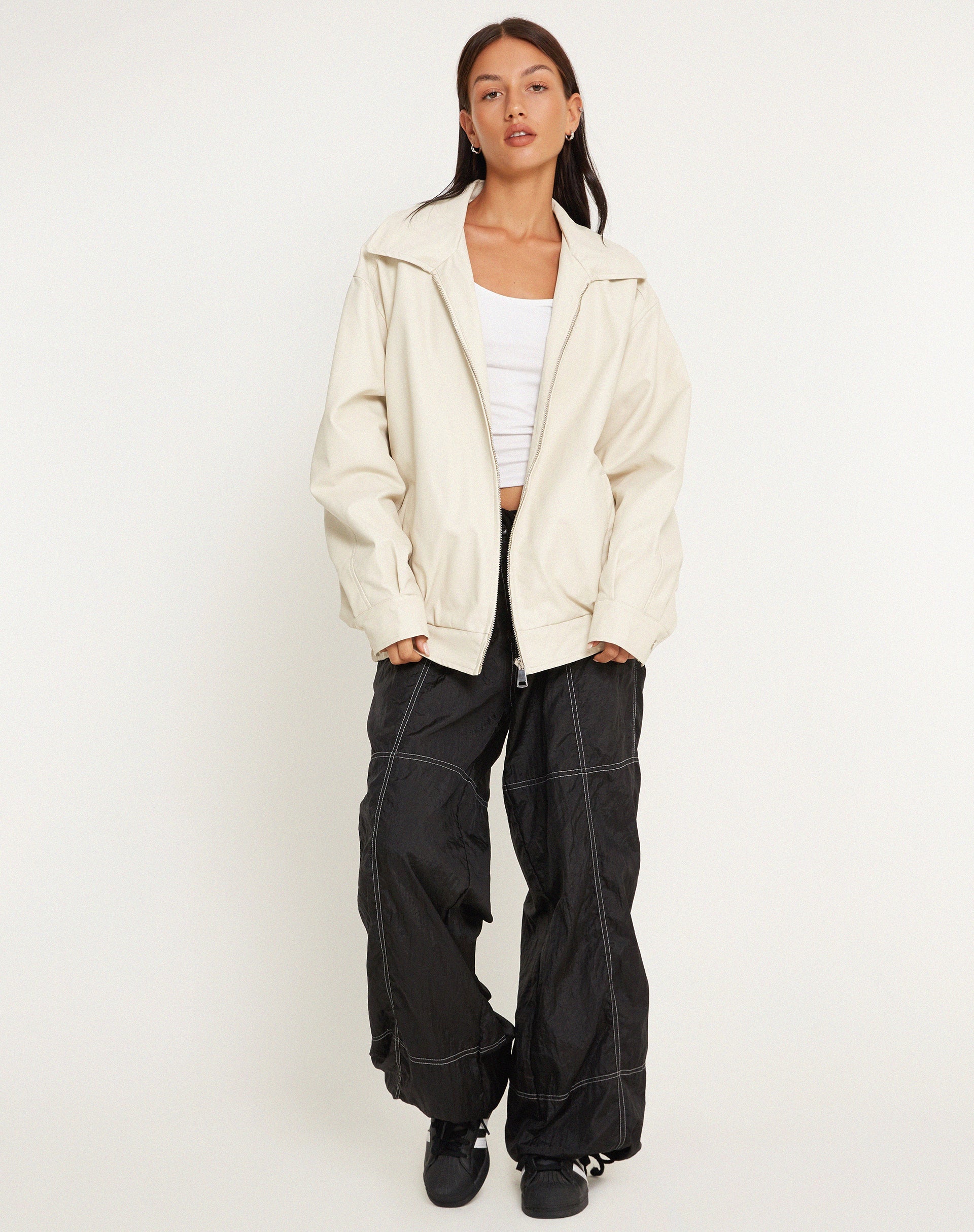Image de la veste Cavita en PU crème