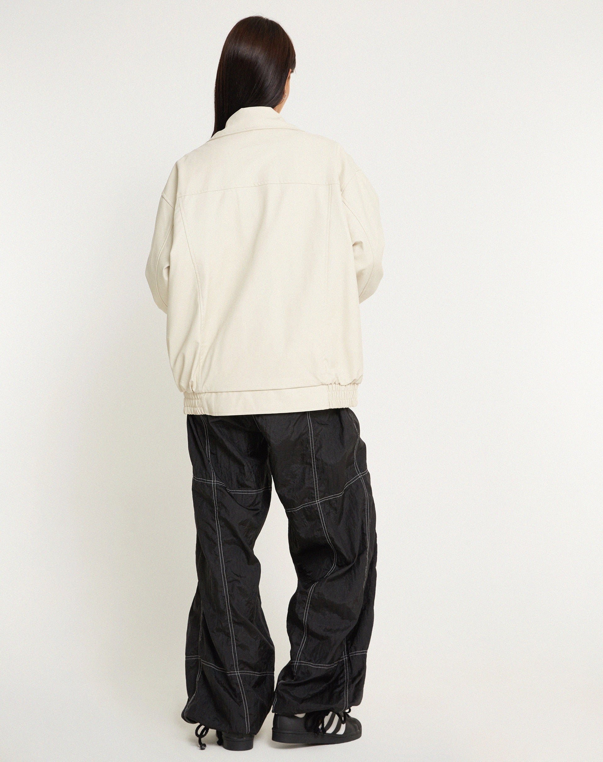 Image de la veste Cavita en PU crème