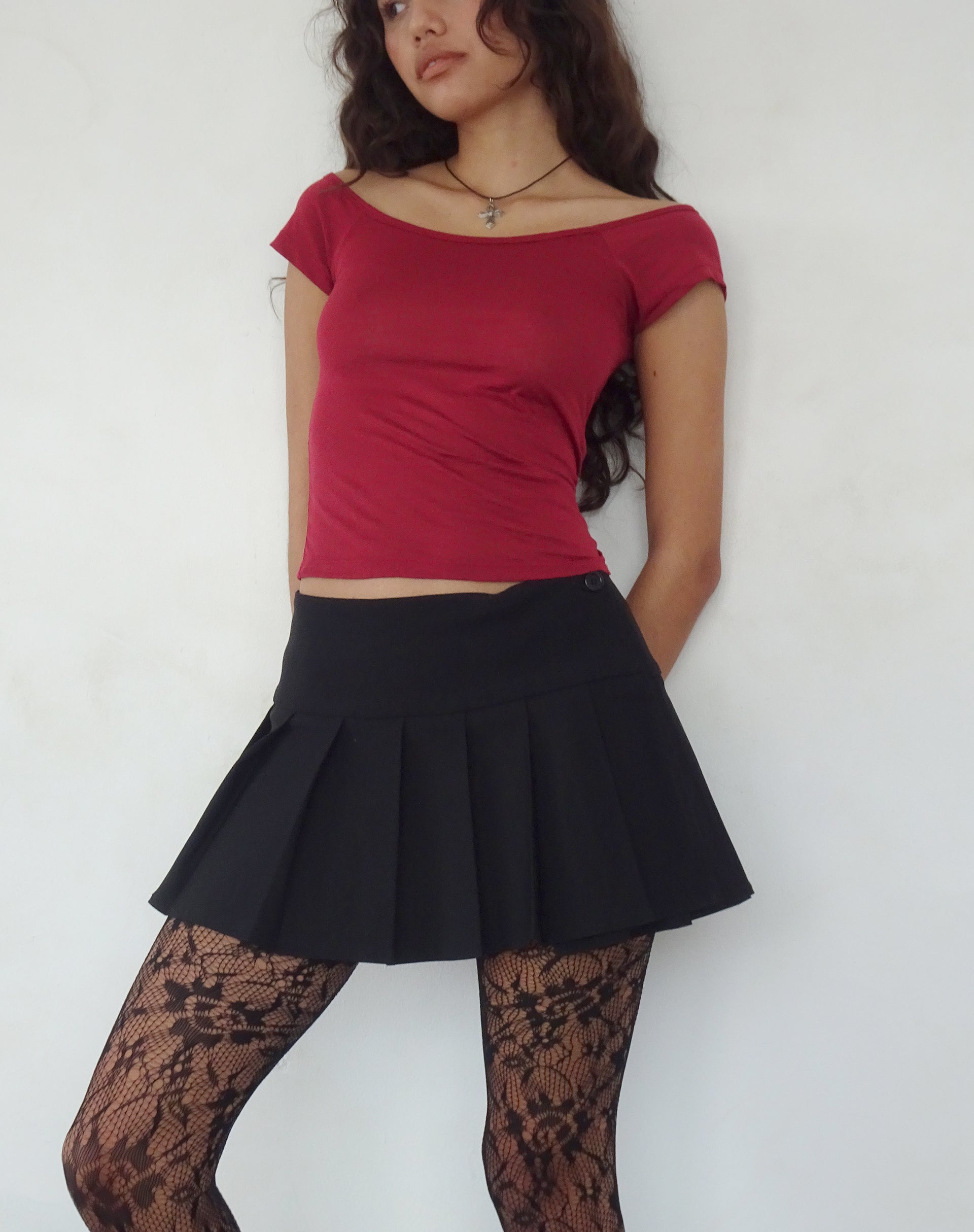 Image de Charya Off The Shoulder Top in Adrenaline Red