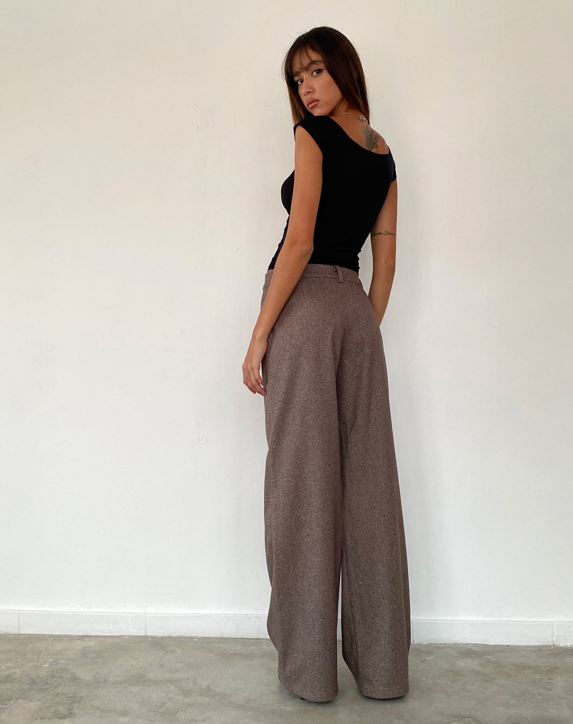 Image de Charya Off The Shoulder Top in Black
