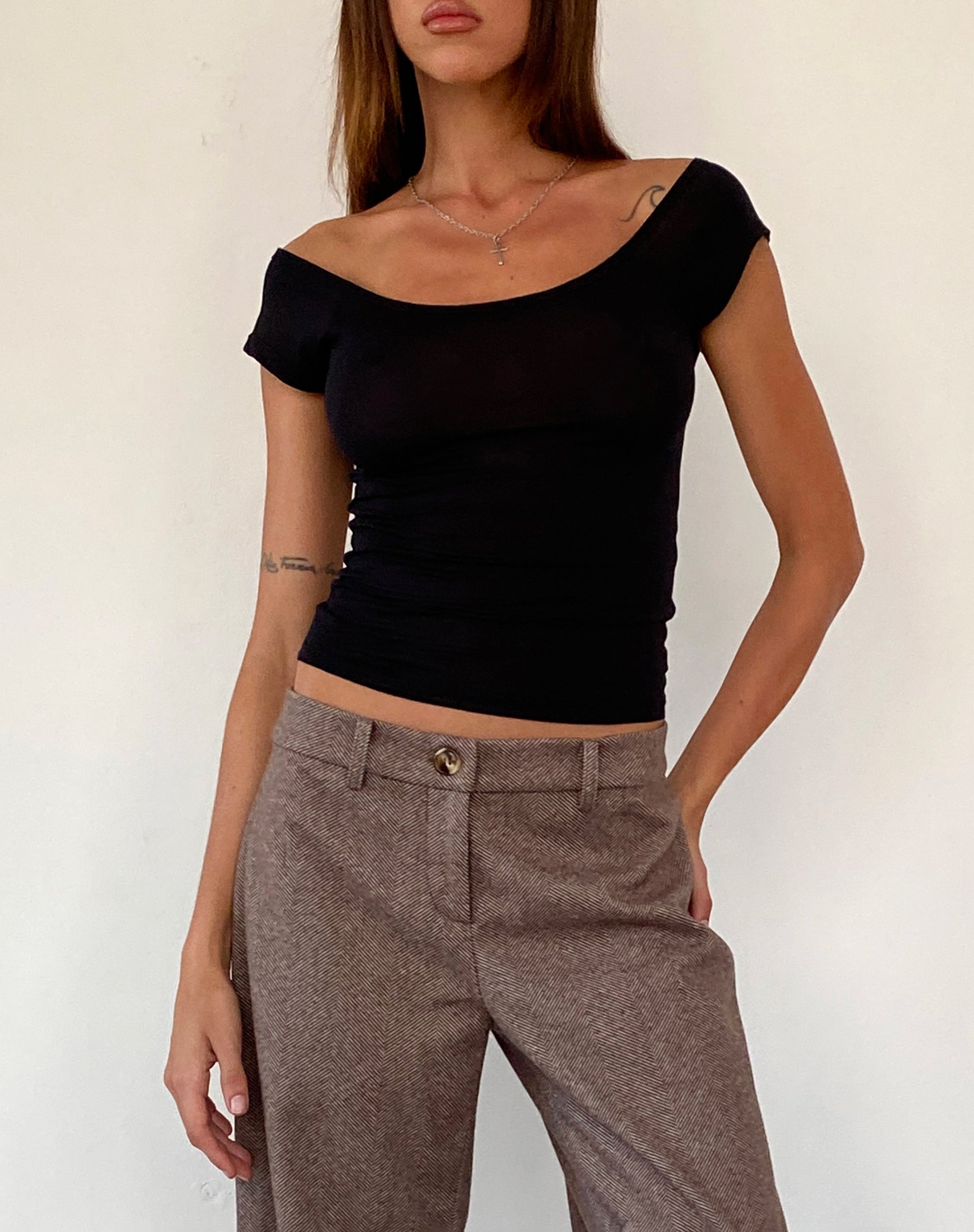 Image de Charya Off The Shoulder Top in Black