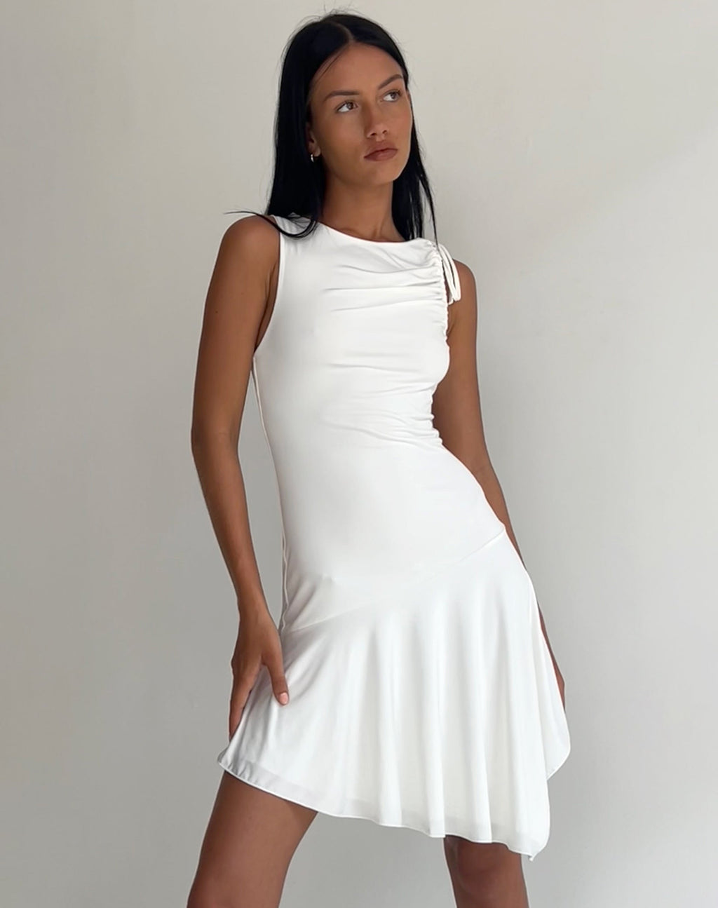Chaya - Mini robe à ourlet en cascade - Ivoire fluide