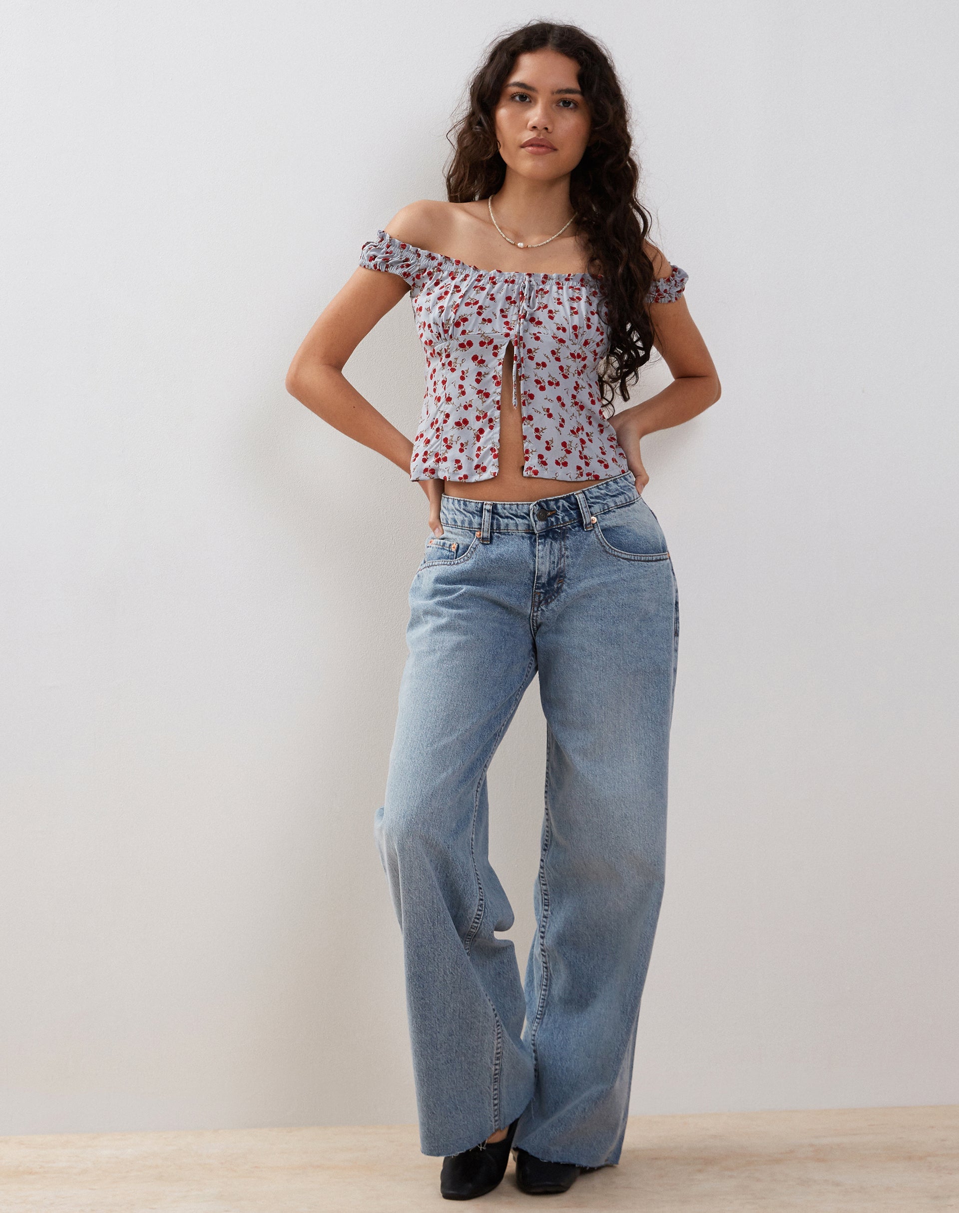 Image de Citra Bardot Frill Top in Blue Floral Ditsy