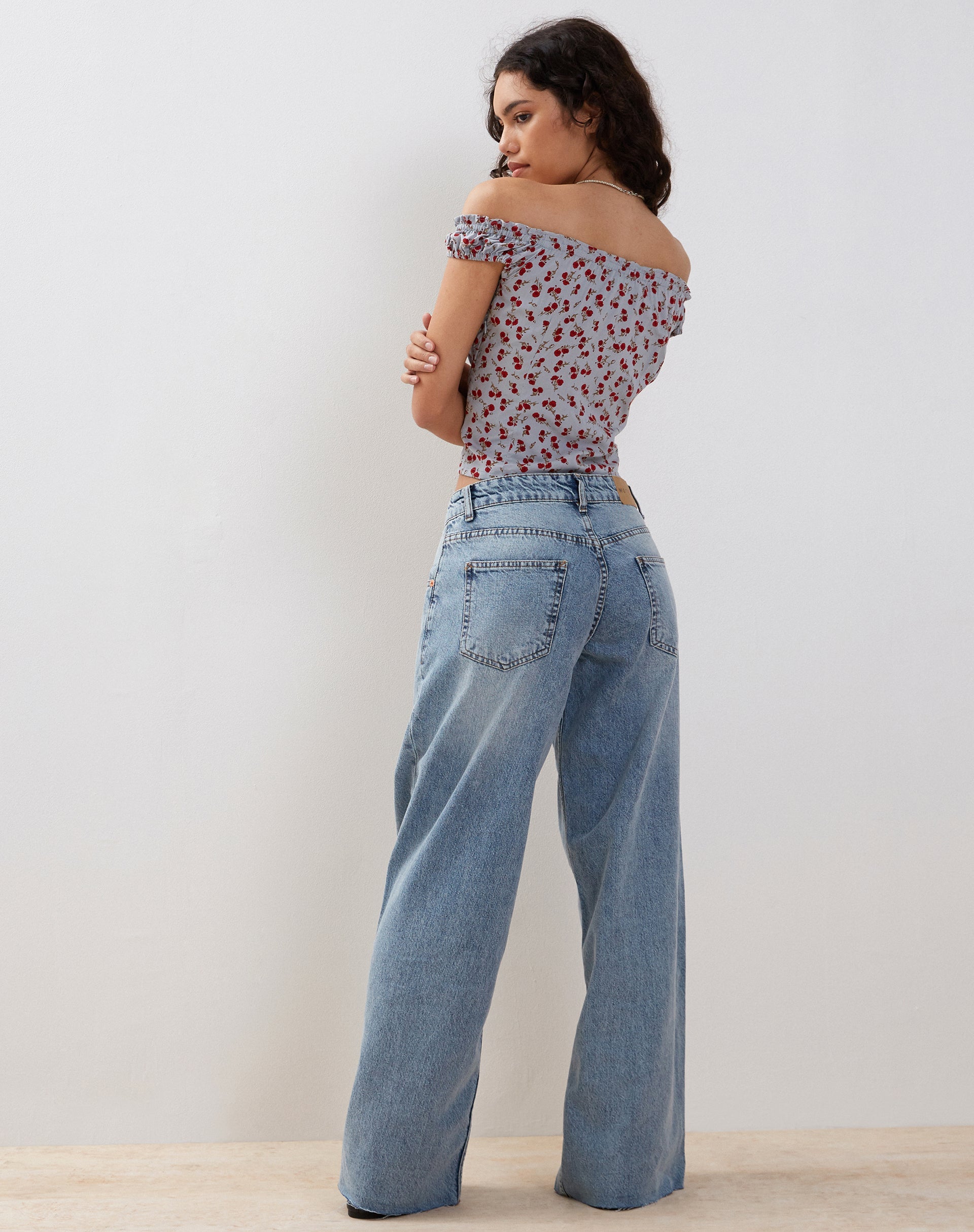 Image de Citra Bardot Frill Top in Blue Floral Ditsy