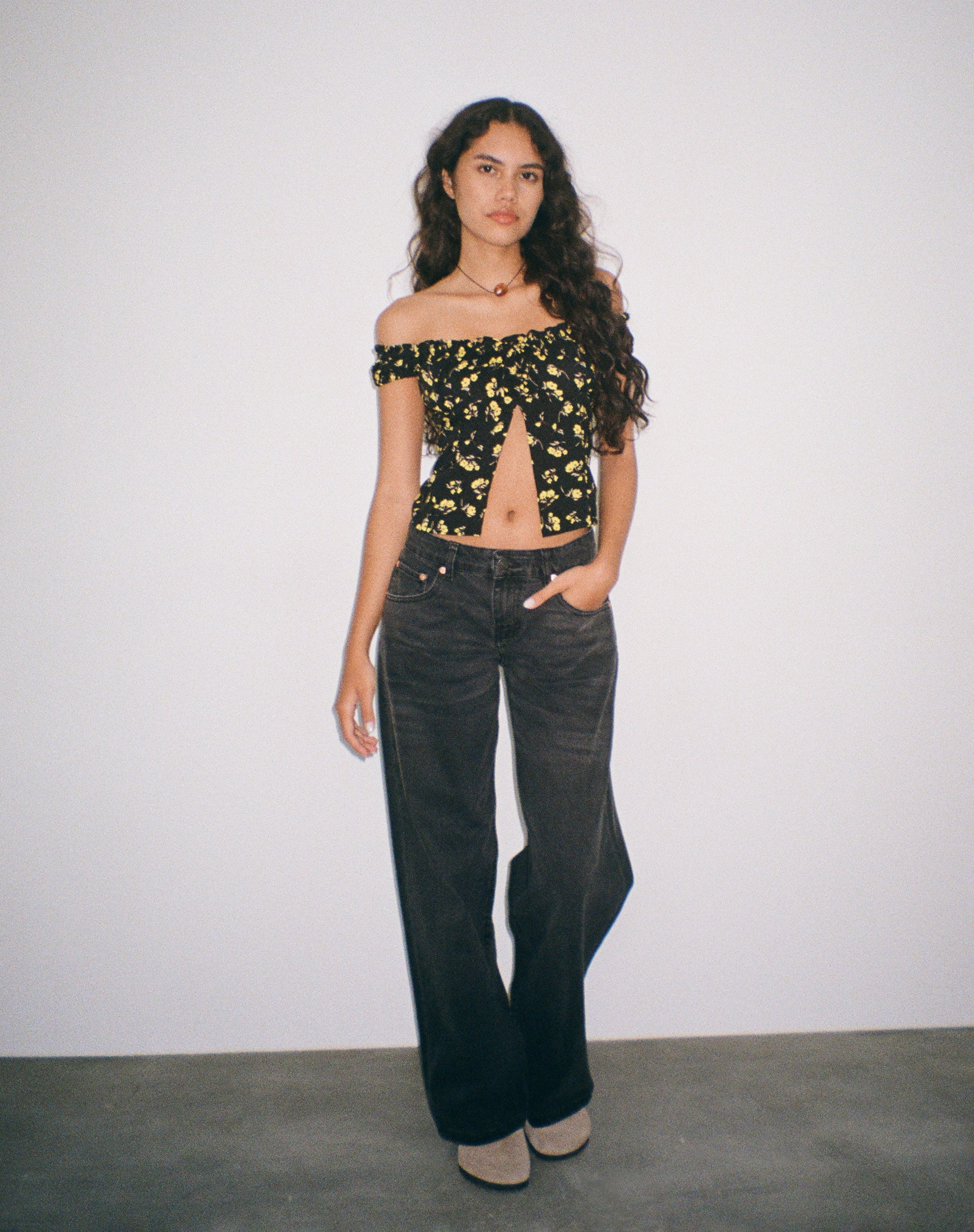 Image de Citra Bardot Frill Top in Buttercup Black Yellow