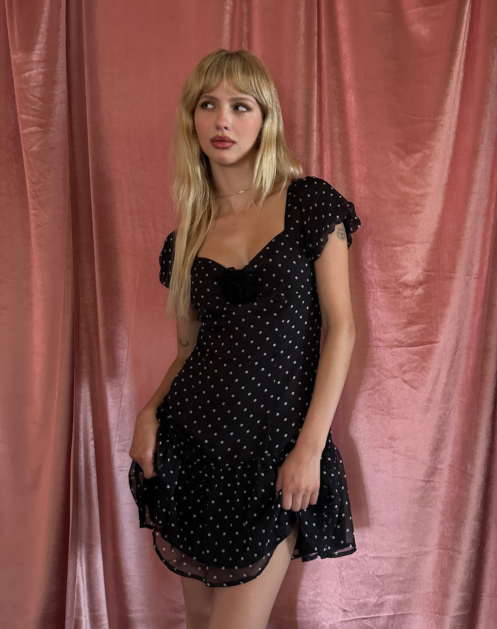 Mini robe Clara en mousseline noire à pois