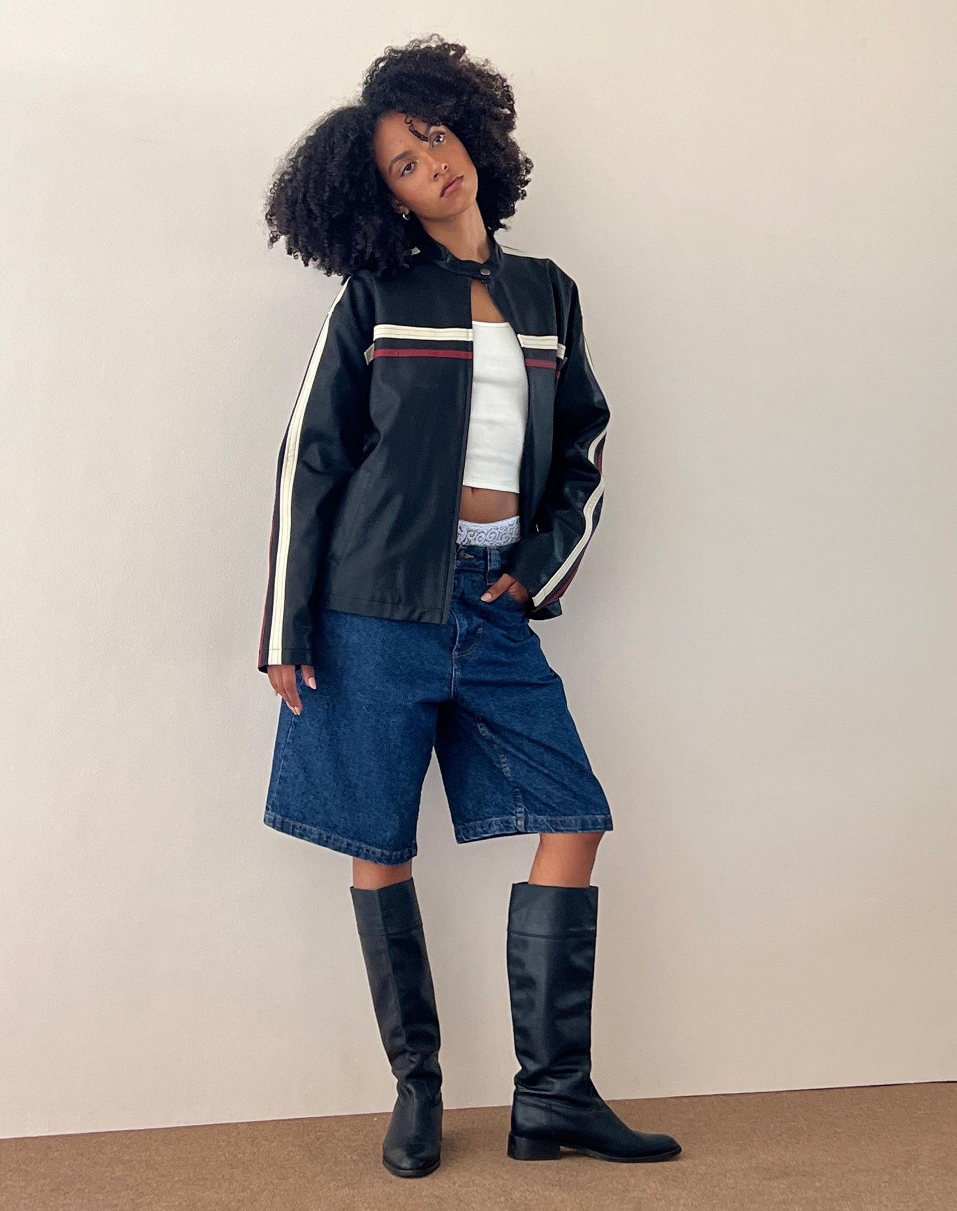Image de la veste Colton en PU noir avec rayures ivoire et rouge