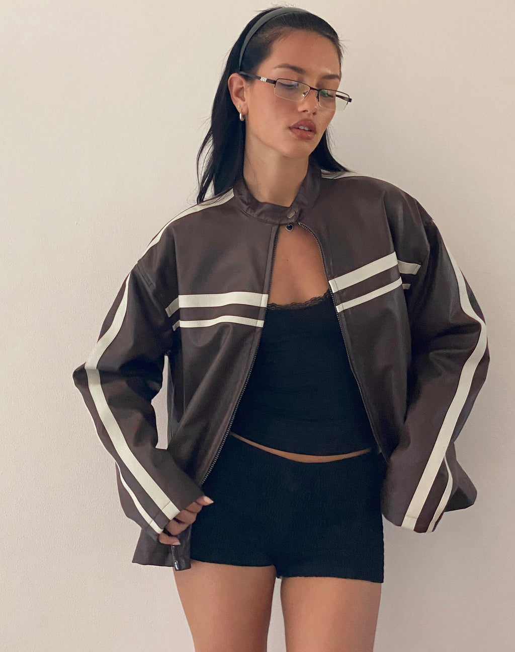 Veste Colton en PU chocolat avec rayures ivoire