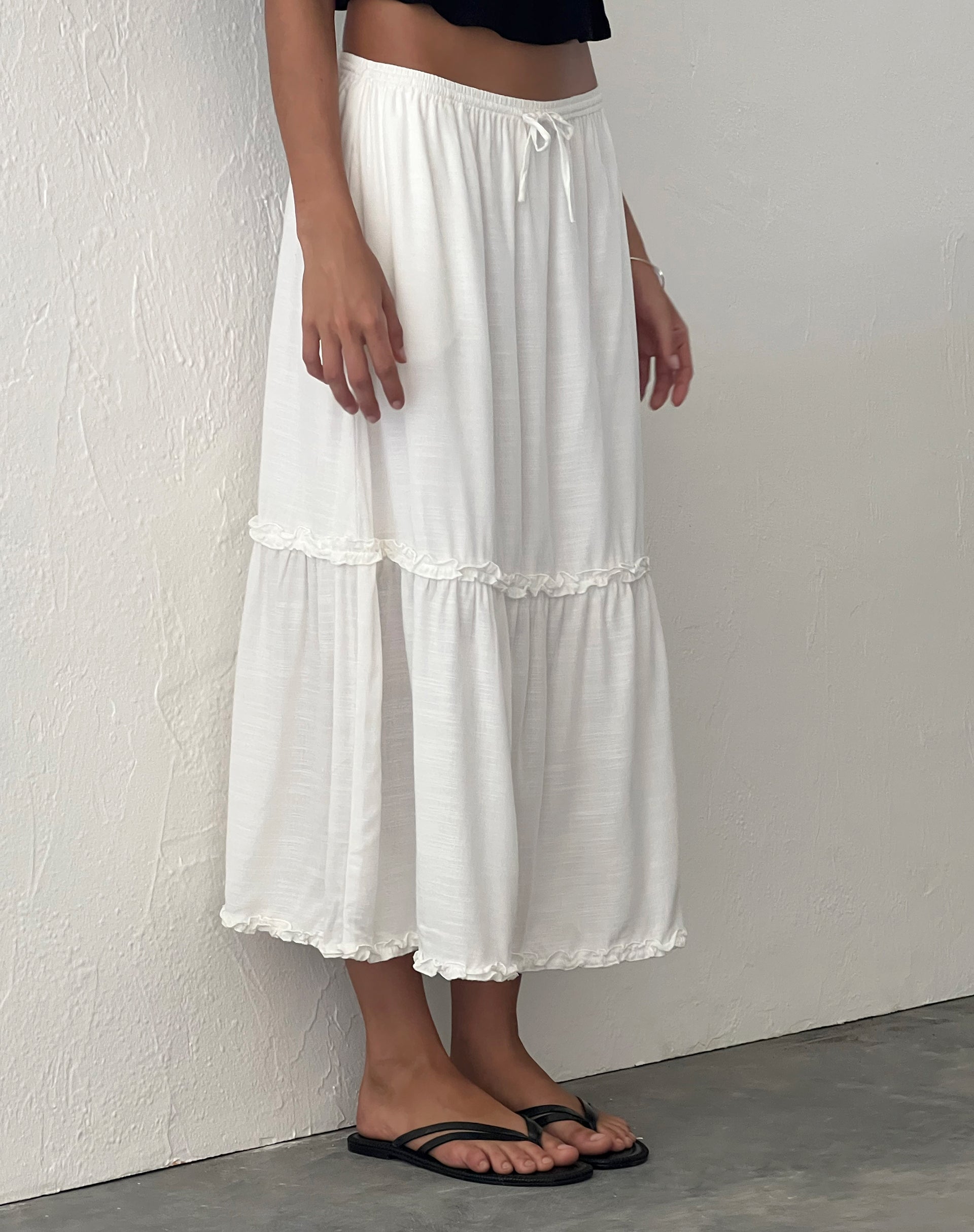Image de la jupe midi Iyana en blanc cassé