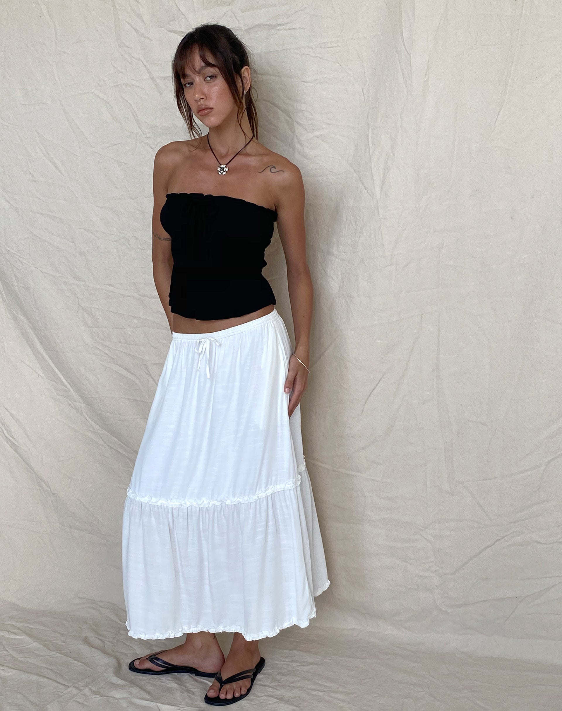 Image de la jupe midi Iyana en blanc cassé