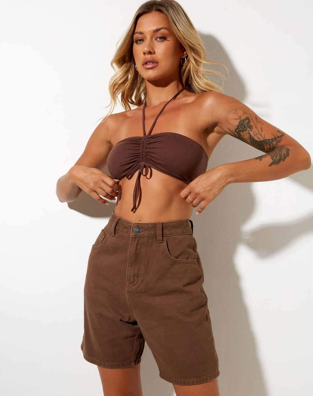 Short en denim en brun riche