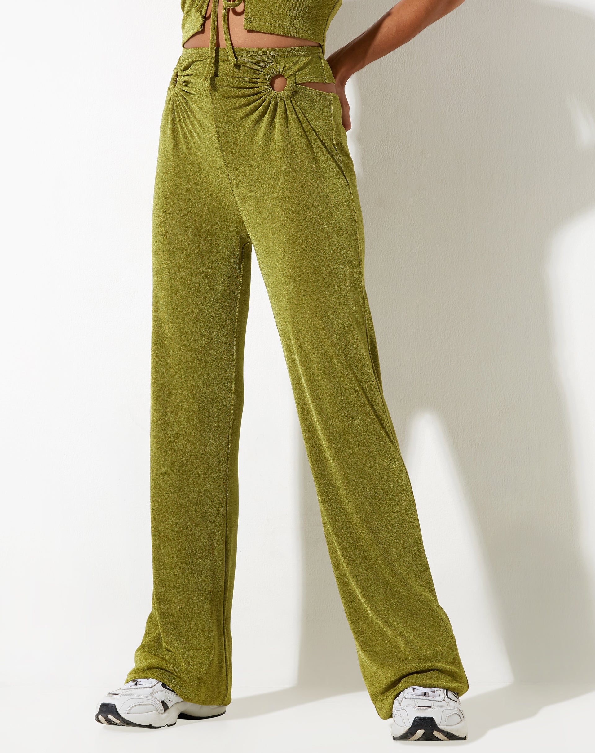 image de Sesaot pantalon évasé en crêpe citron vert