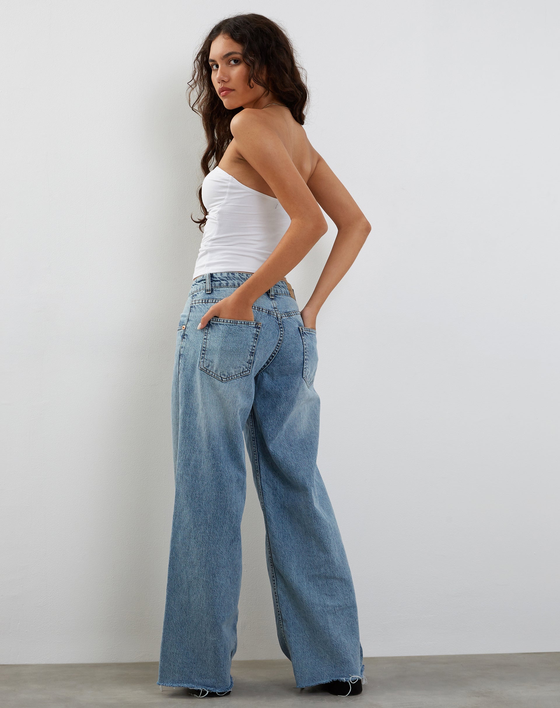 Image de Dayu Bandeau Crop Top in White