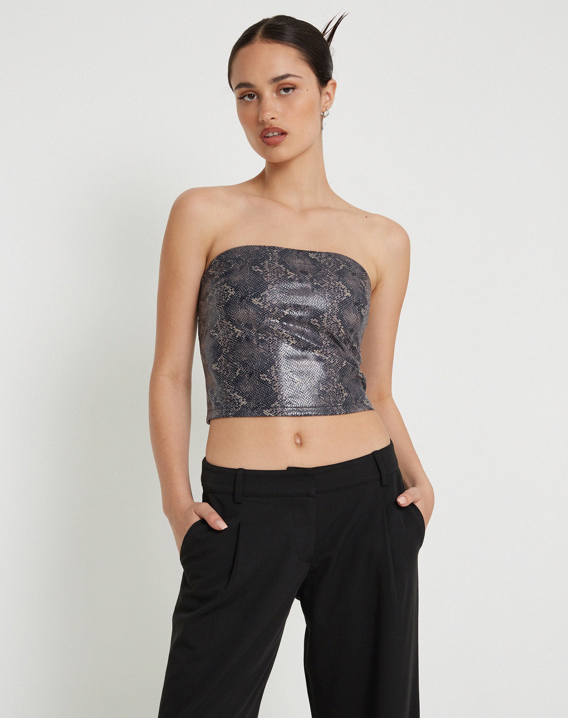 Image de Dena Top bandeau en PU Snake Skin Tan