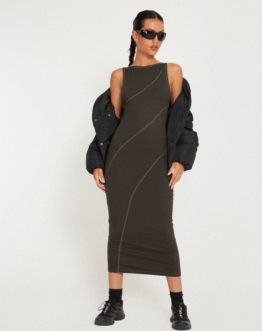 Driki Midi Dress in Gunmetal with Grey Top Stitch (Robe midi Driki en bronze avec surpiqûres grises)