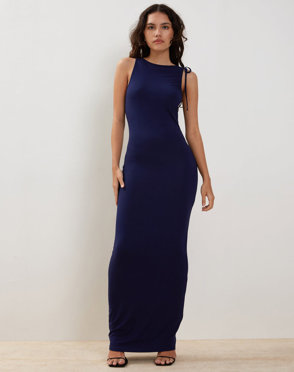 Robe longue Elinor en bleu nuit fluide