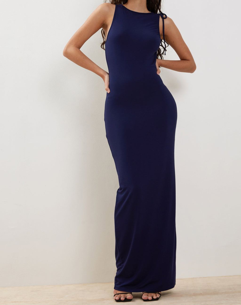 Robe longue Elinor en bleu nuit fluide