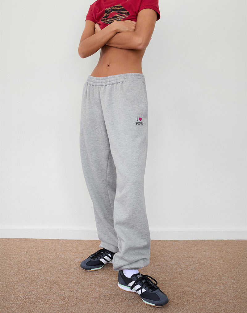 Pantalon de jogging surdimensionné Emiko en gris chiné avec imprimé I Love 2010's