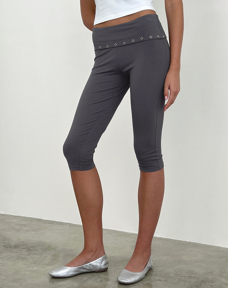 Image du pantalon Enmu Capri en jersey gris anthracite avec œillets