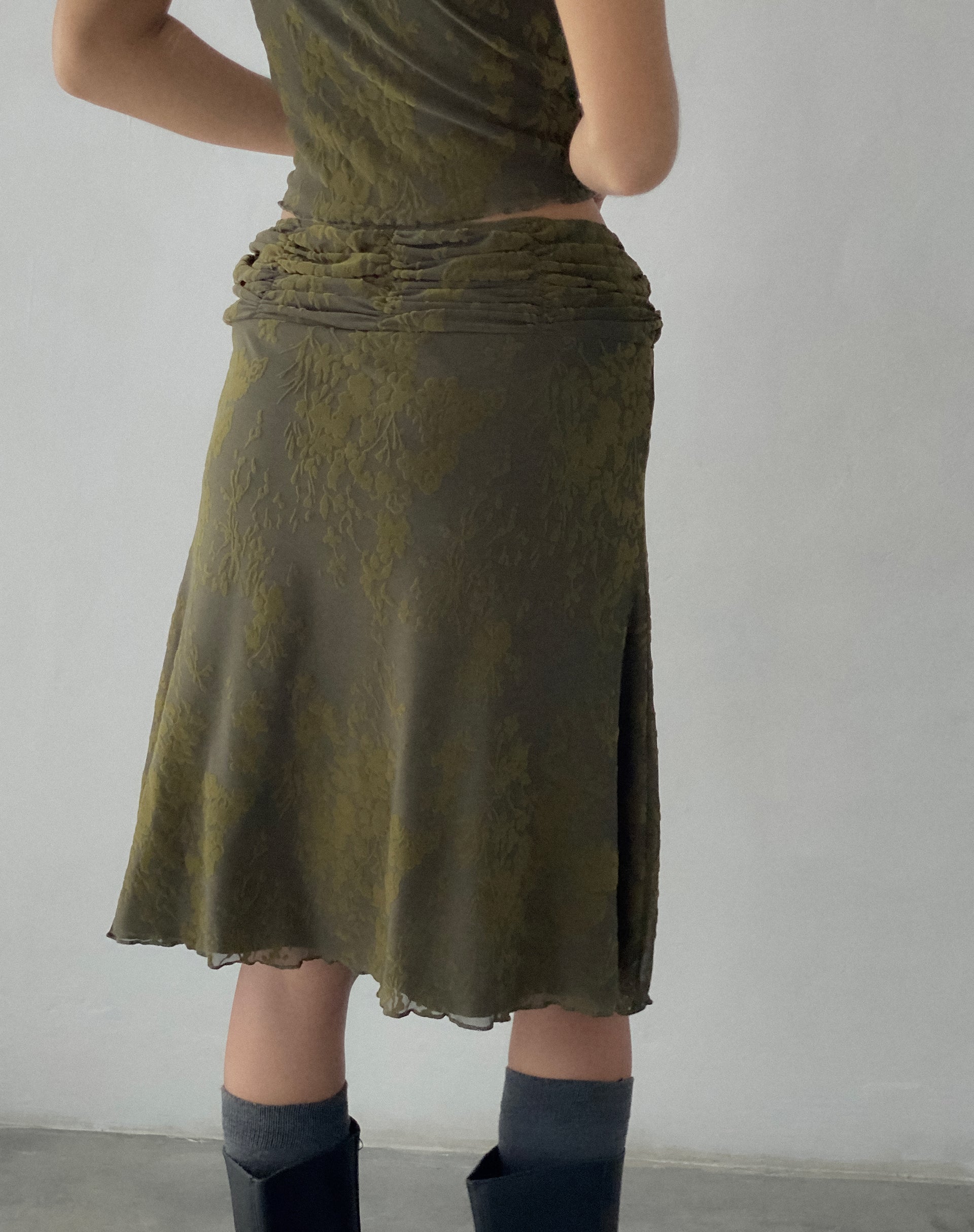 Image de Erato Midi Skirt in Abstract Botanic Dark Olive