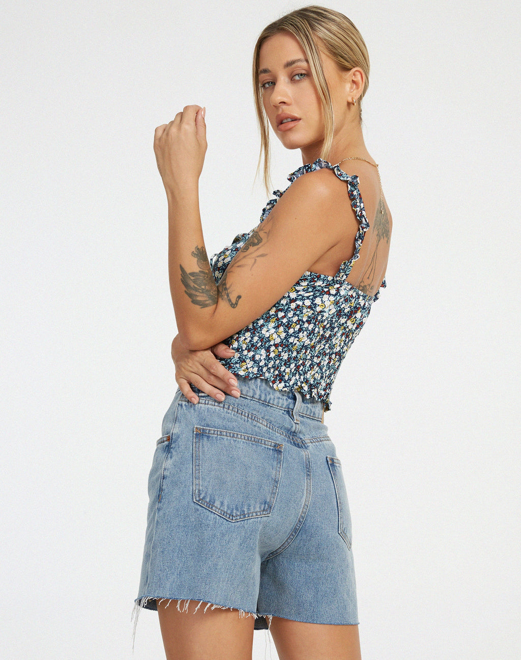 Ezra Crop Top in Floral Field Navy (Haut de forme Ezra)