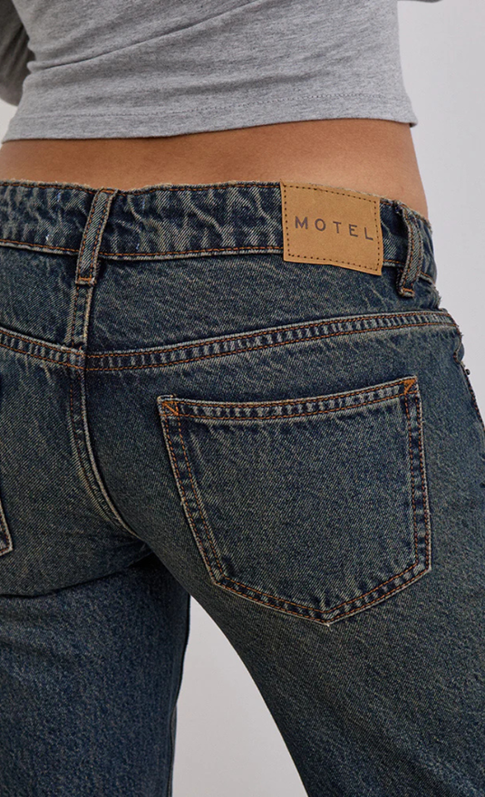 Col évasé rigide à très faible hauteur