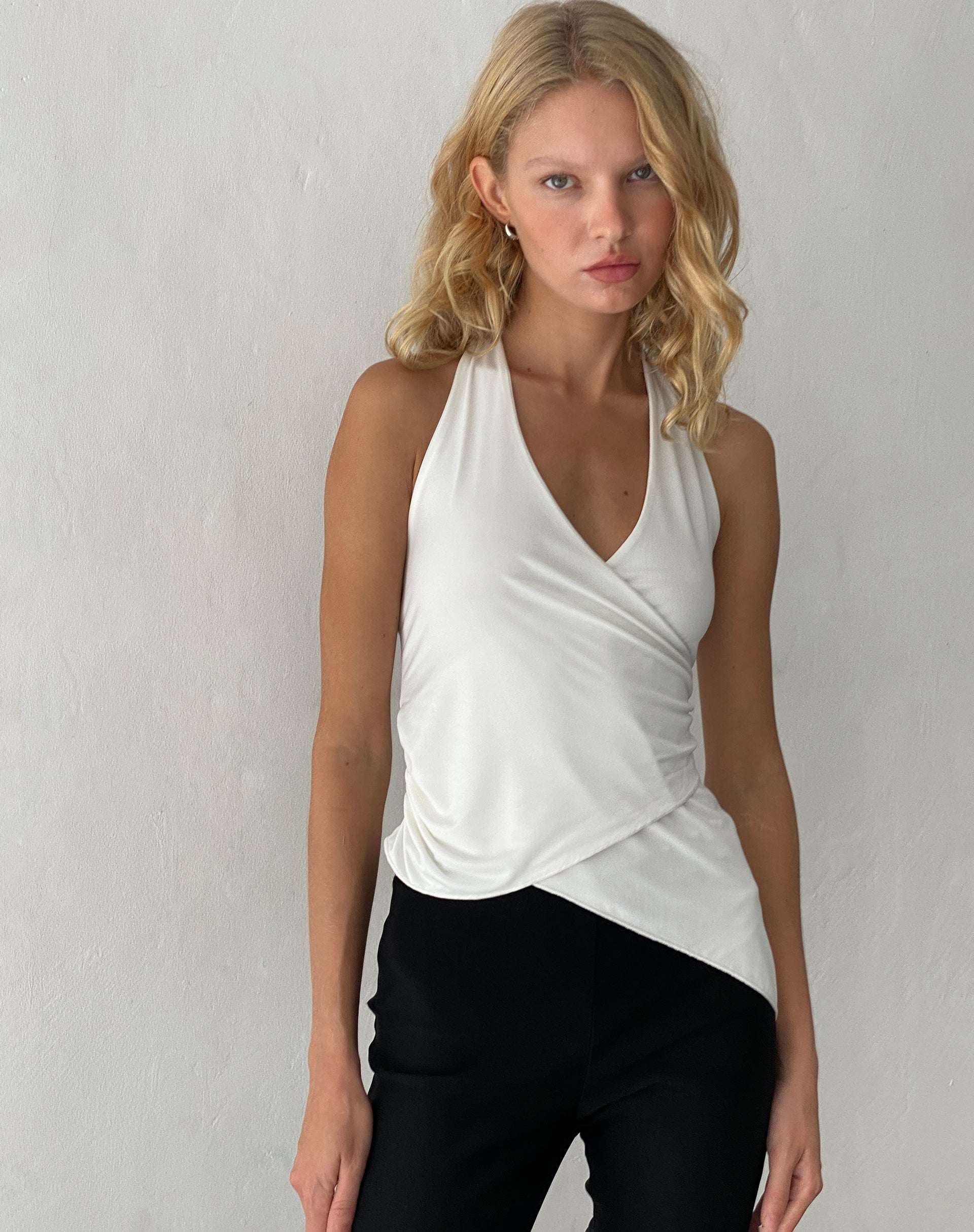 Image de Farah Halter Asymmetric Plunge Top in Ivorya