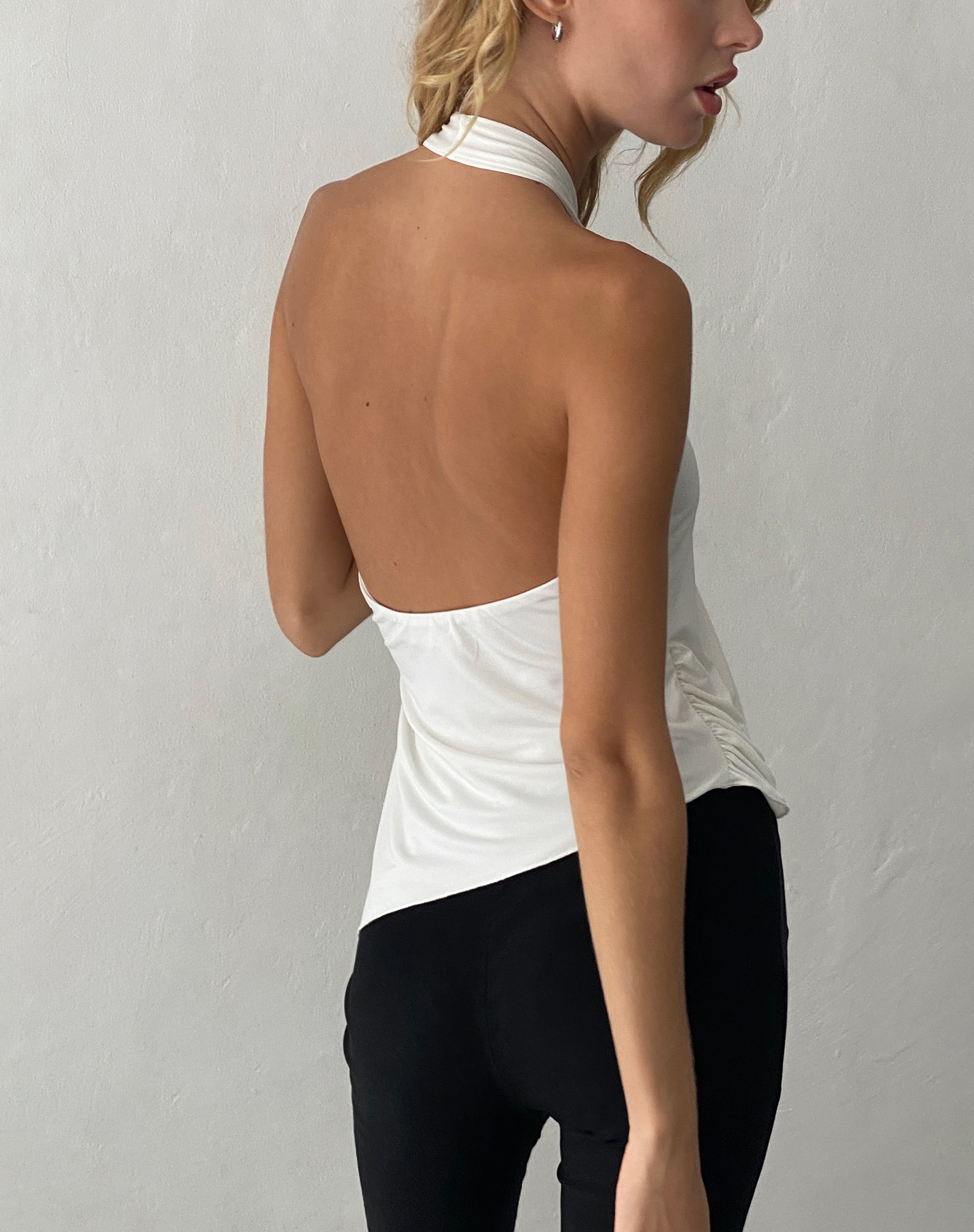 Image de Farah Halter Asymmetric Plunge Top in Ivorya