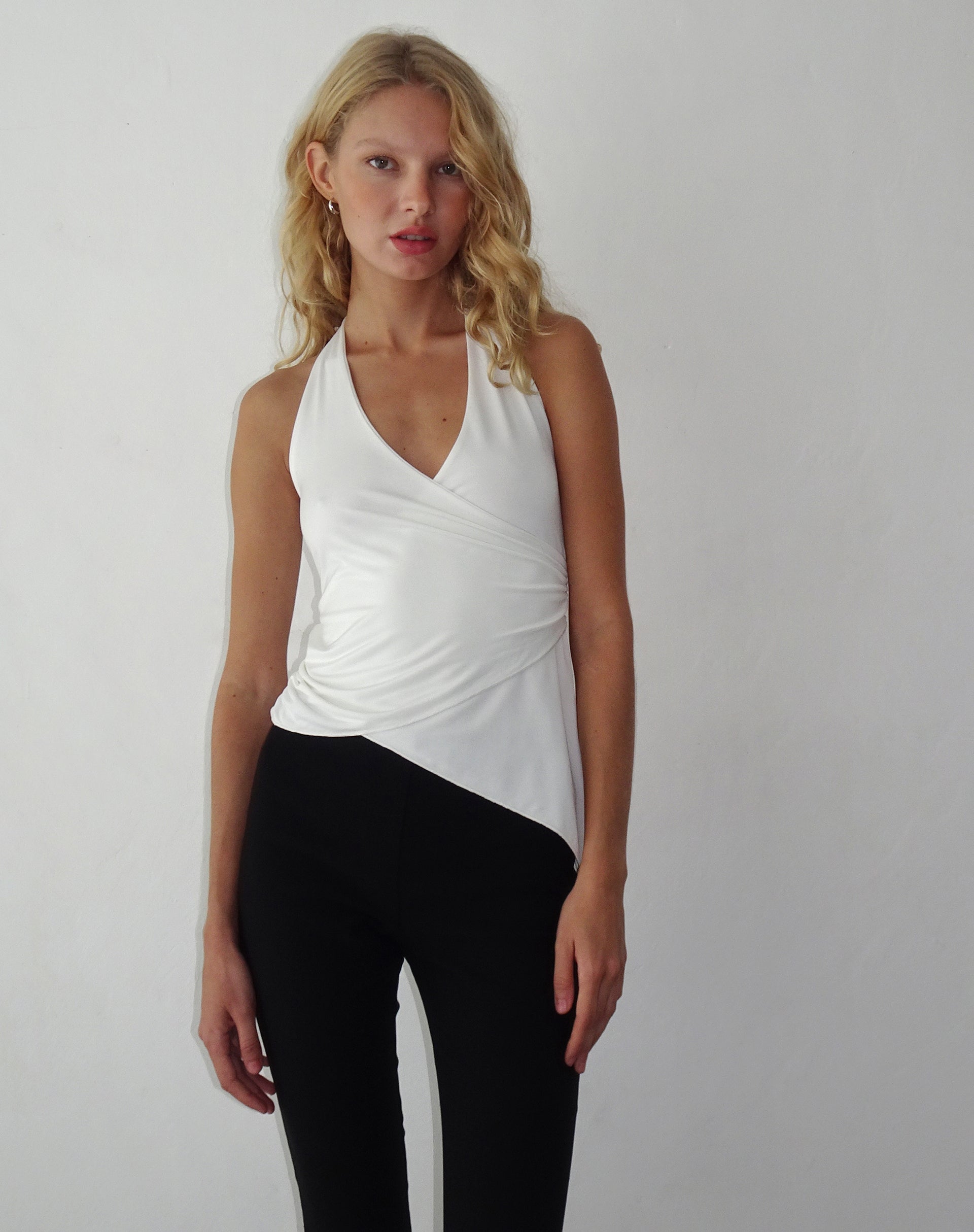 Image de Farah Halter Asymmetric Plunge Top in Ivorya