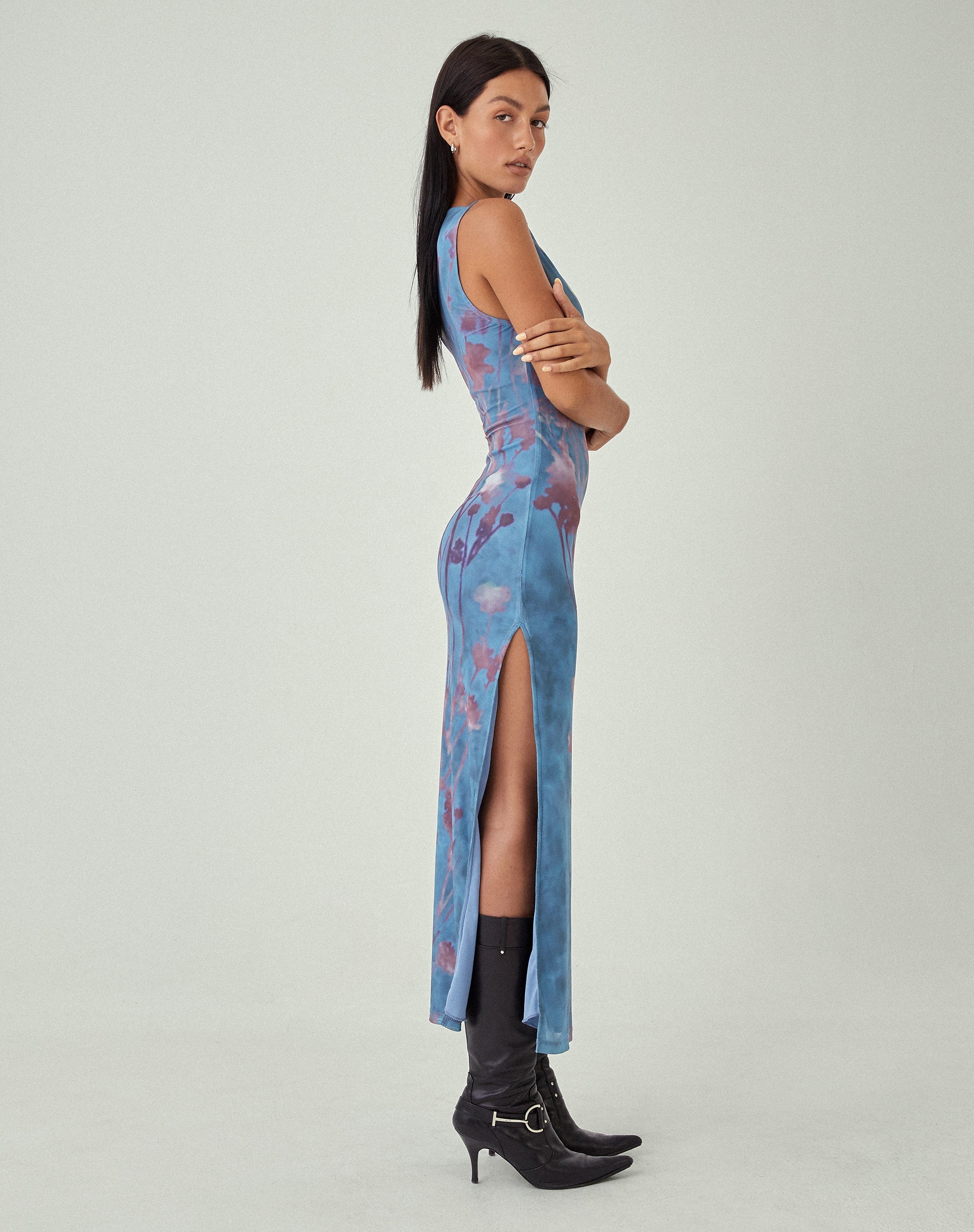 Image de MOTEL X JACQUIE Flo Maxi Dress in Lumen Mesh Blue