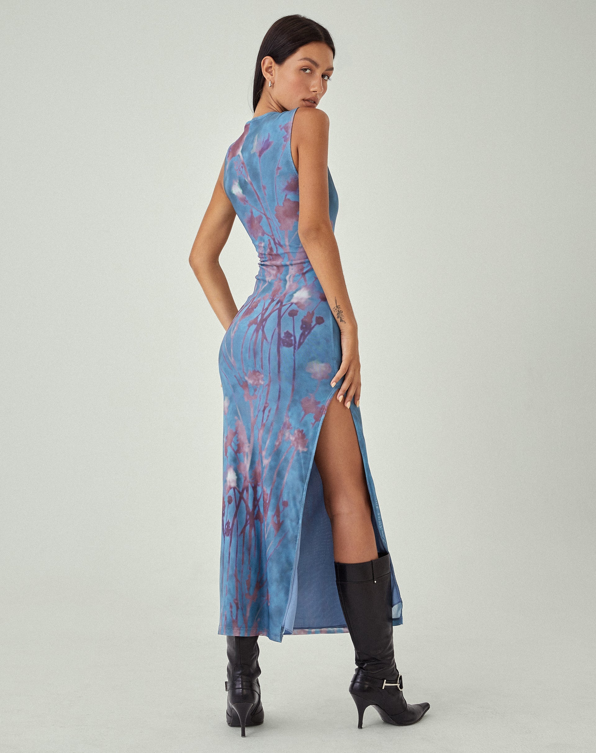 Image de MOTEL X JACQUIE Flo Maxi Dress in Lumen Mesh Blue