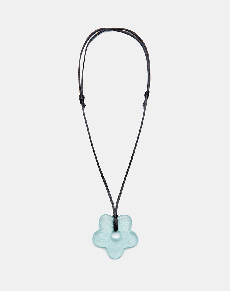 Collier de fleurs en résine bleue