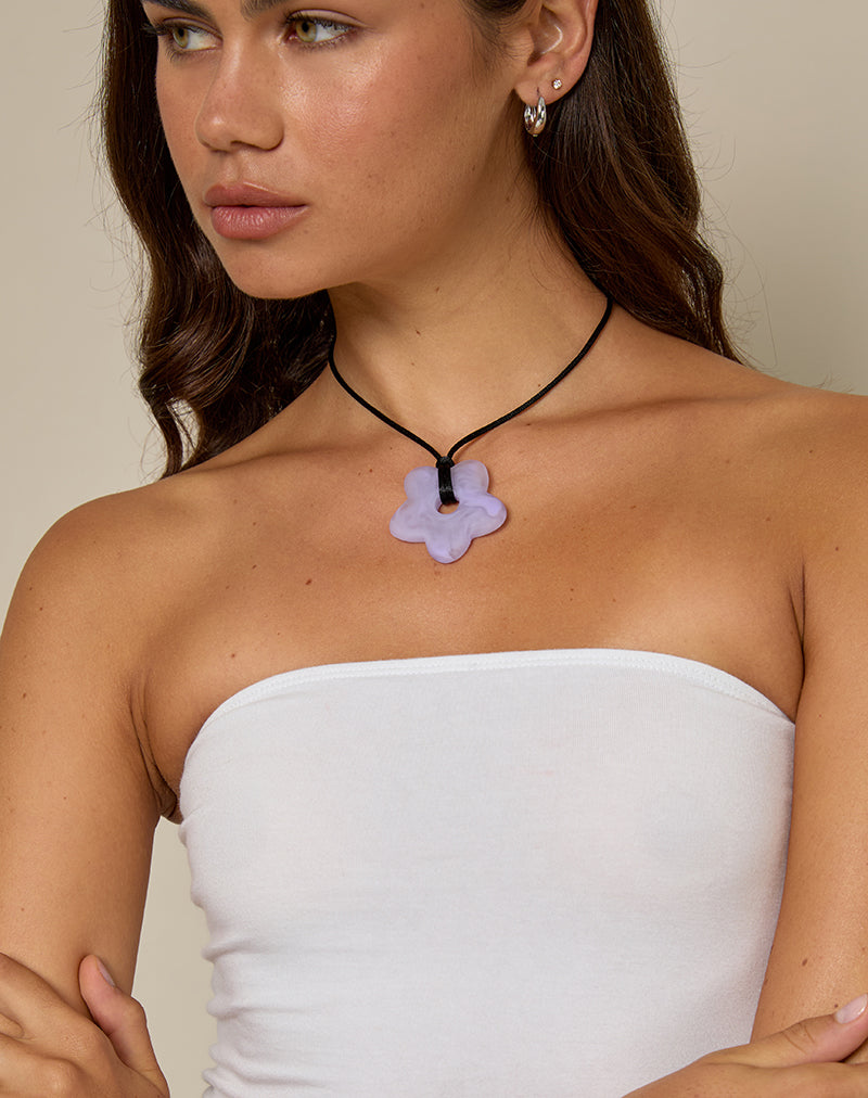 Image de Collier de fleurs en résine Lilas
